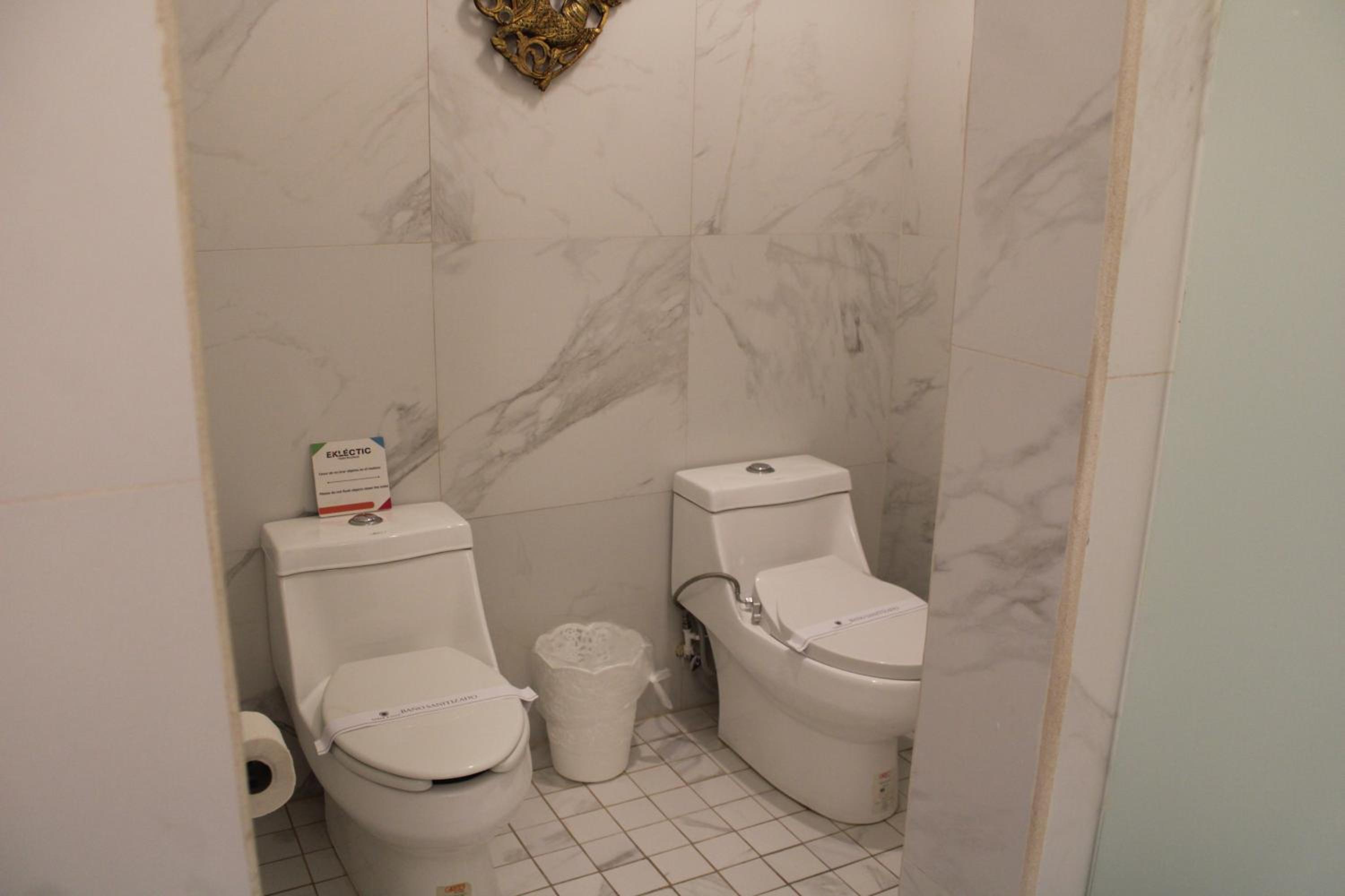 Deluxe King Room - Photo 2