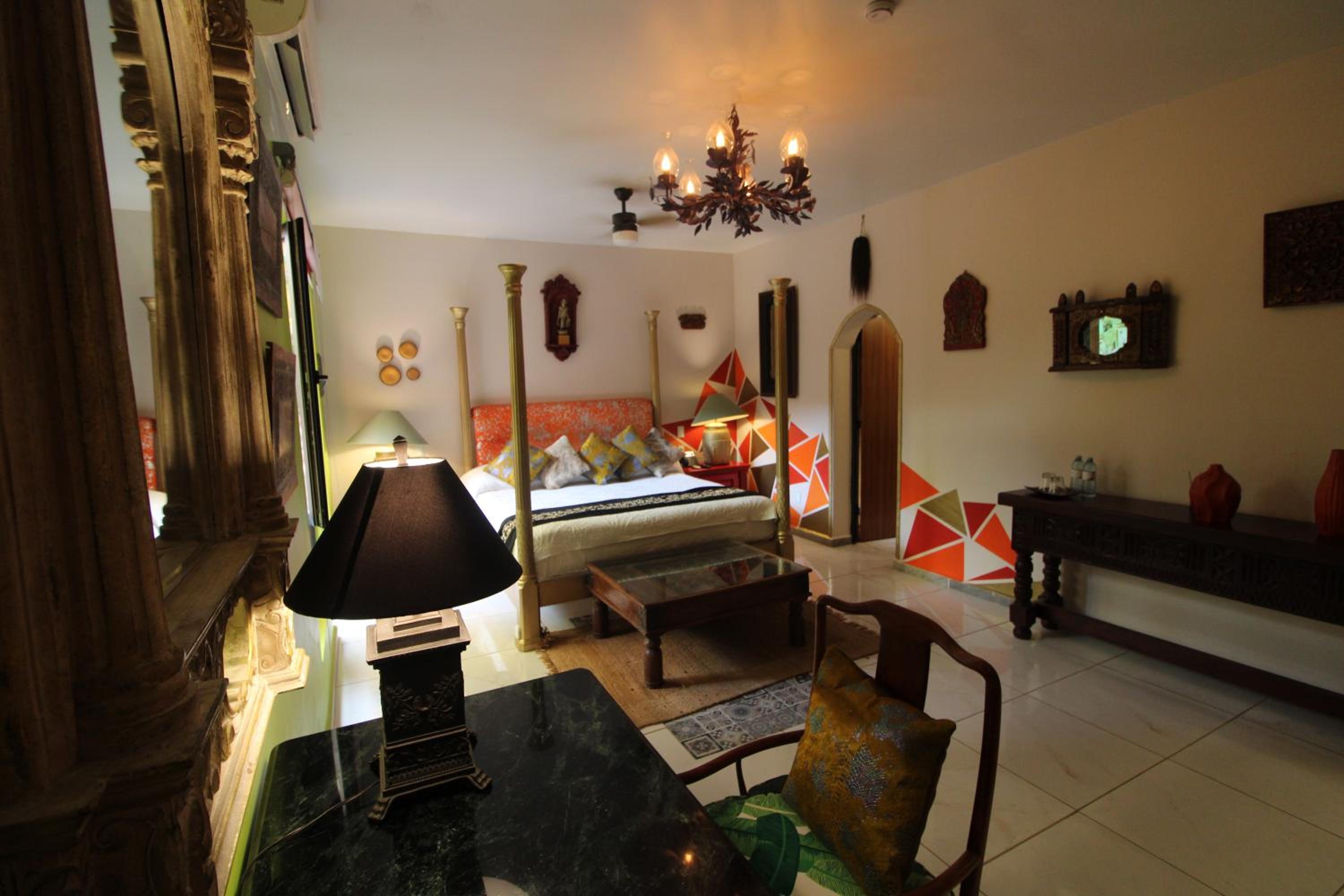 Deluxe King Room - Photo 13