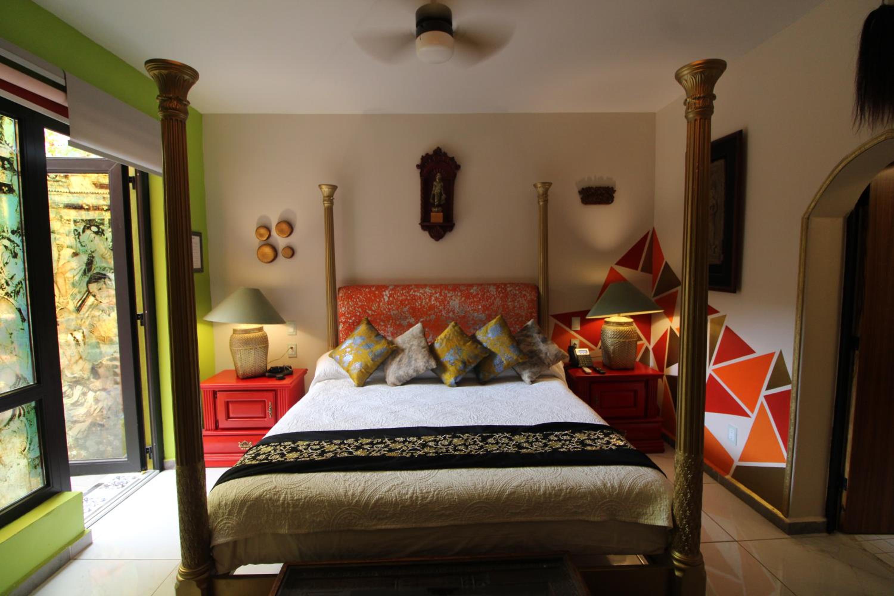 Deluxe King Room - Photo 12