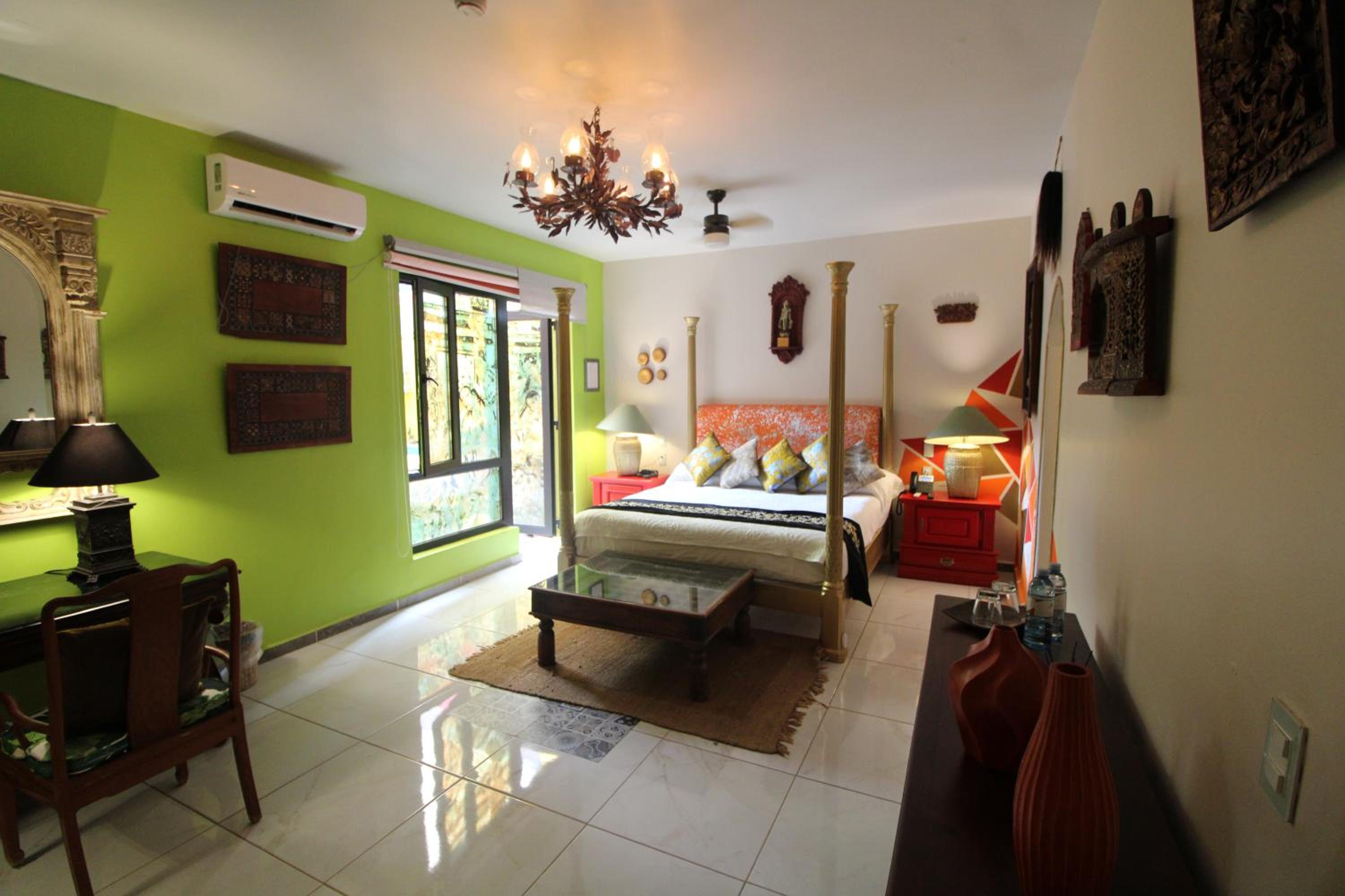 Deluxe King Room - Photo 11