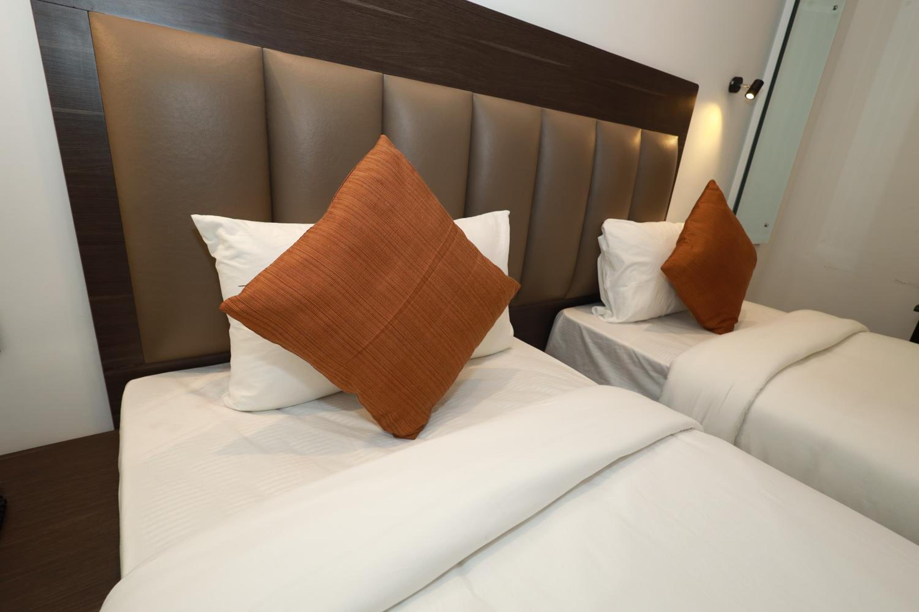 Premium Twin Room photo 3
