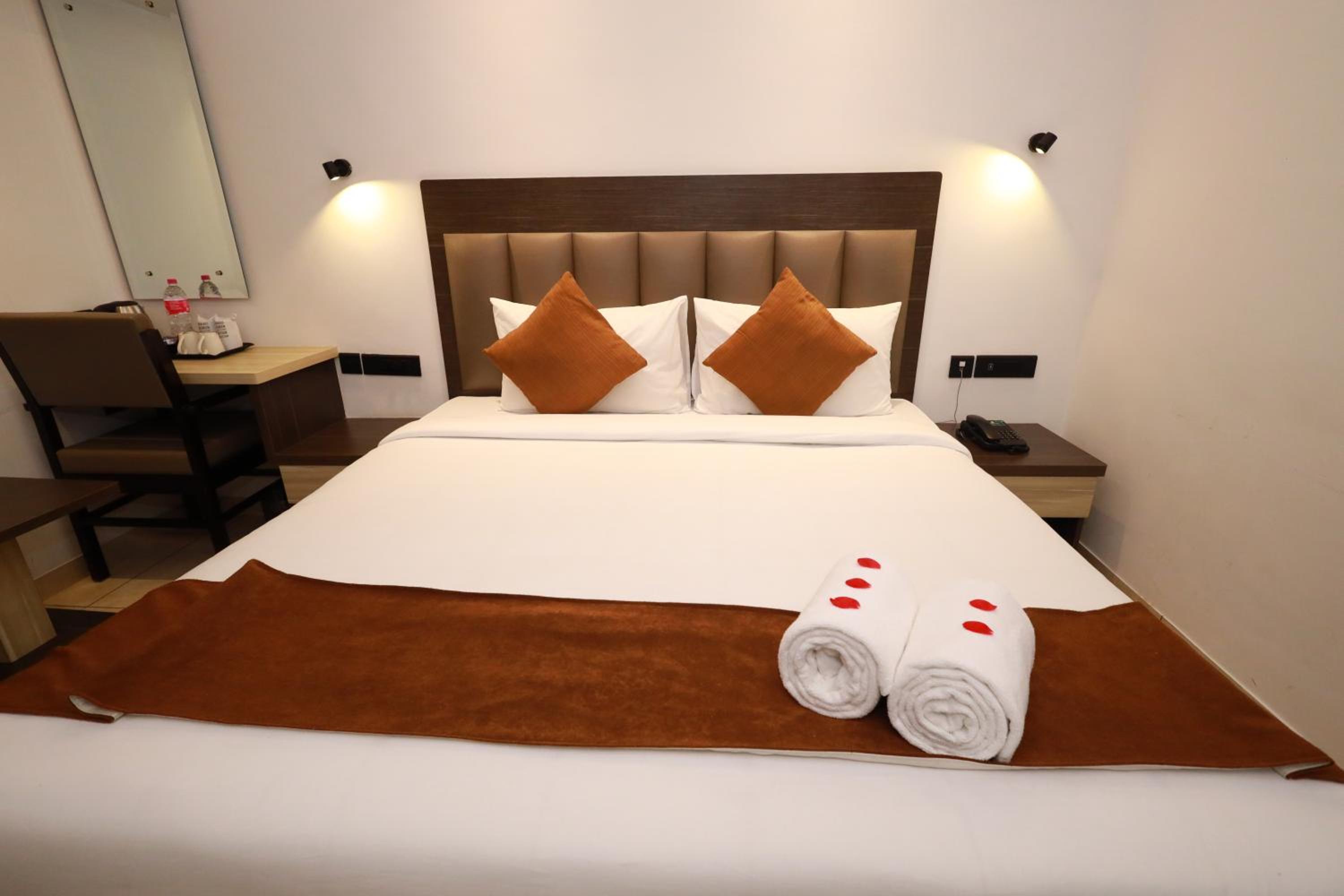 Deluxe Double or Twin Room with City View photo 1