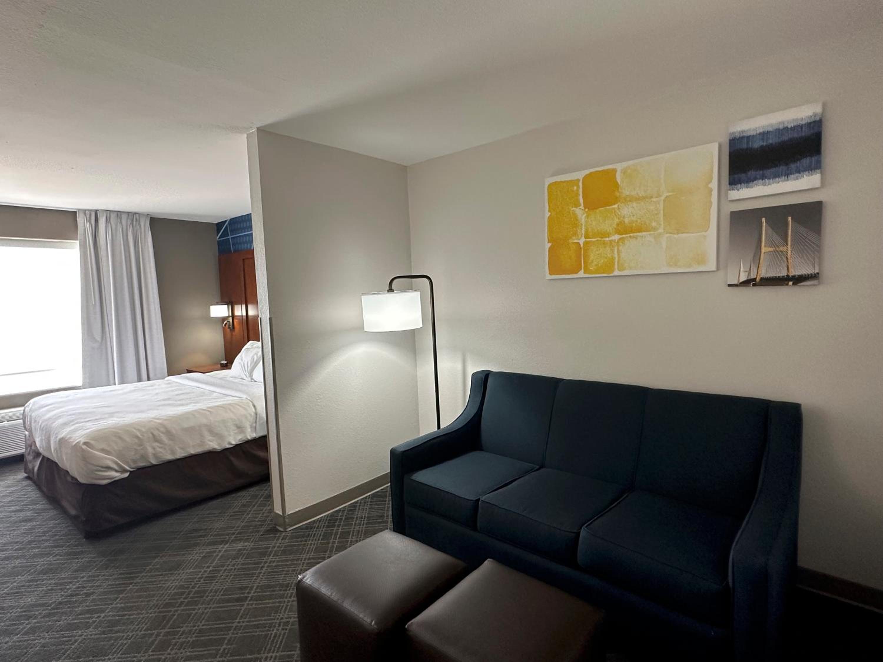 King Suite - Non-Smoking - Photo 10