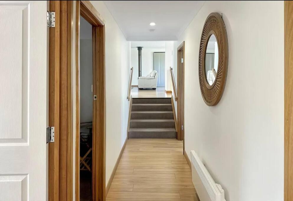 Five-Bedroom House photo 1