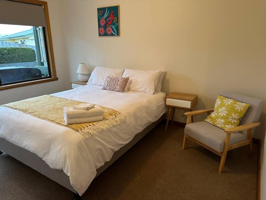 Five-Bedroom House photo 3