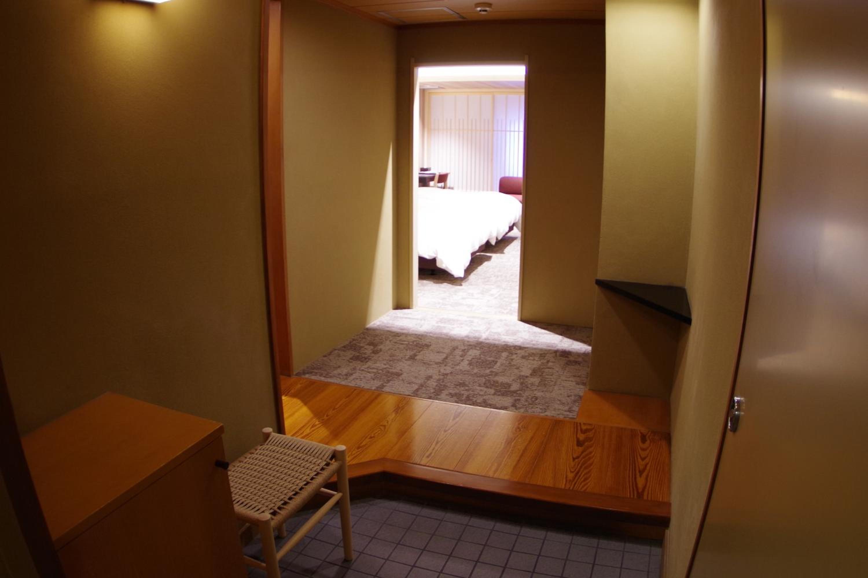 Twin Room thumbnail 5