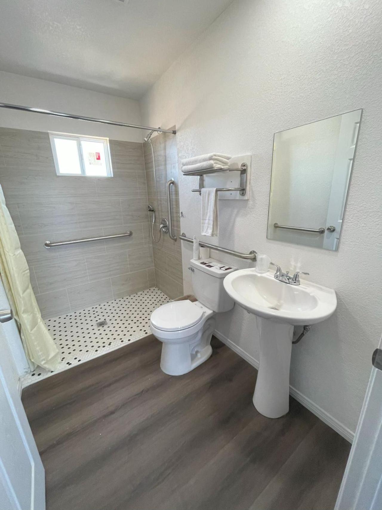 Double Room - Disability Access photo 2