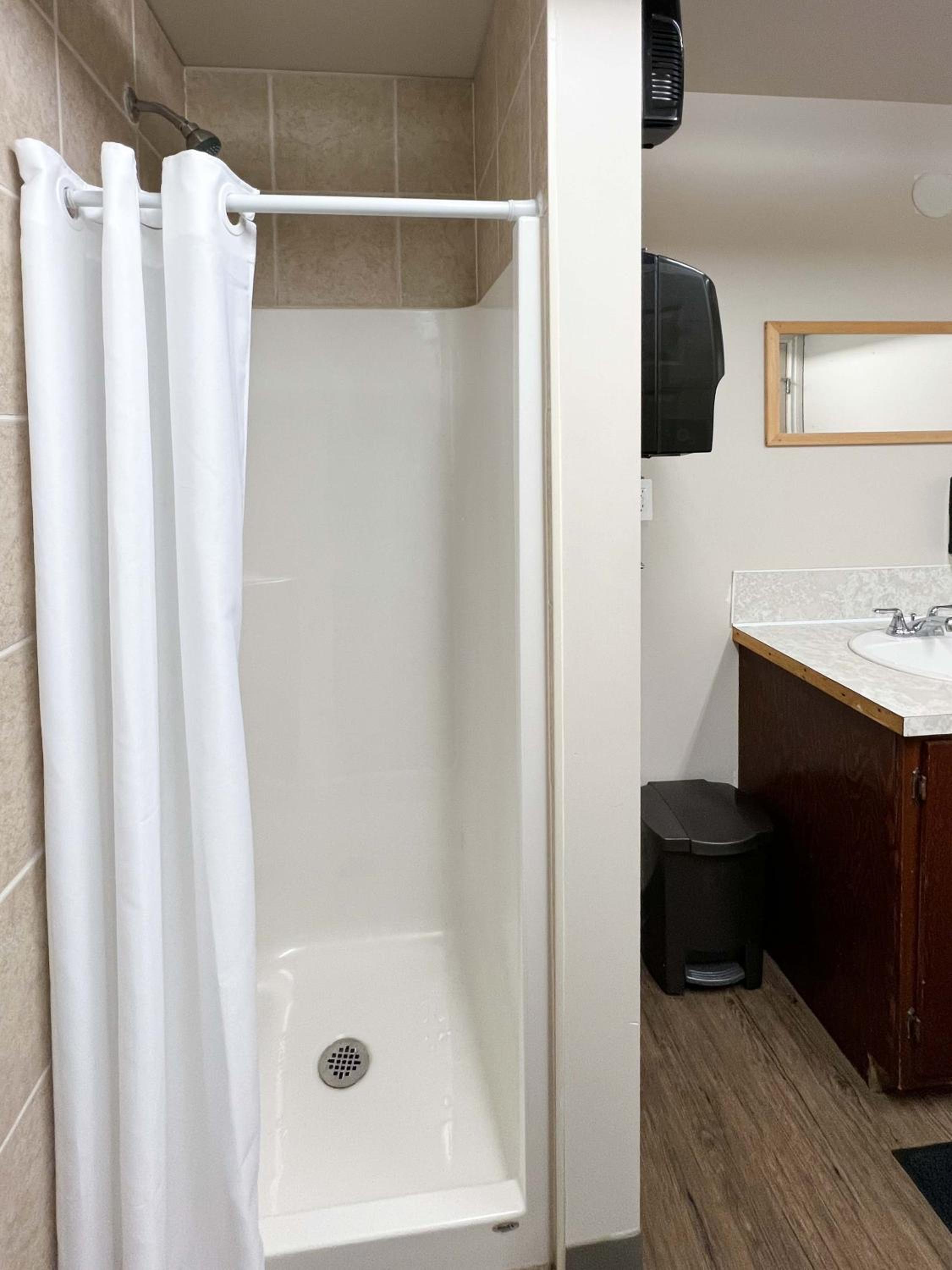 Double Room with Shared Bathroom photo 2