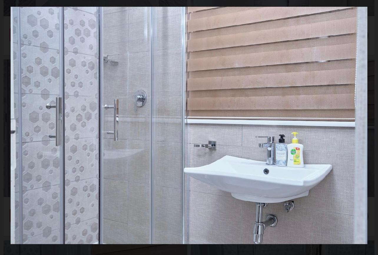Double or Twin Room with Shower - Photo 3
