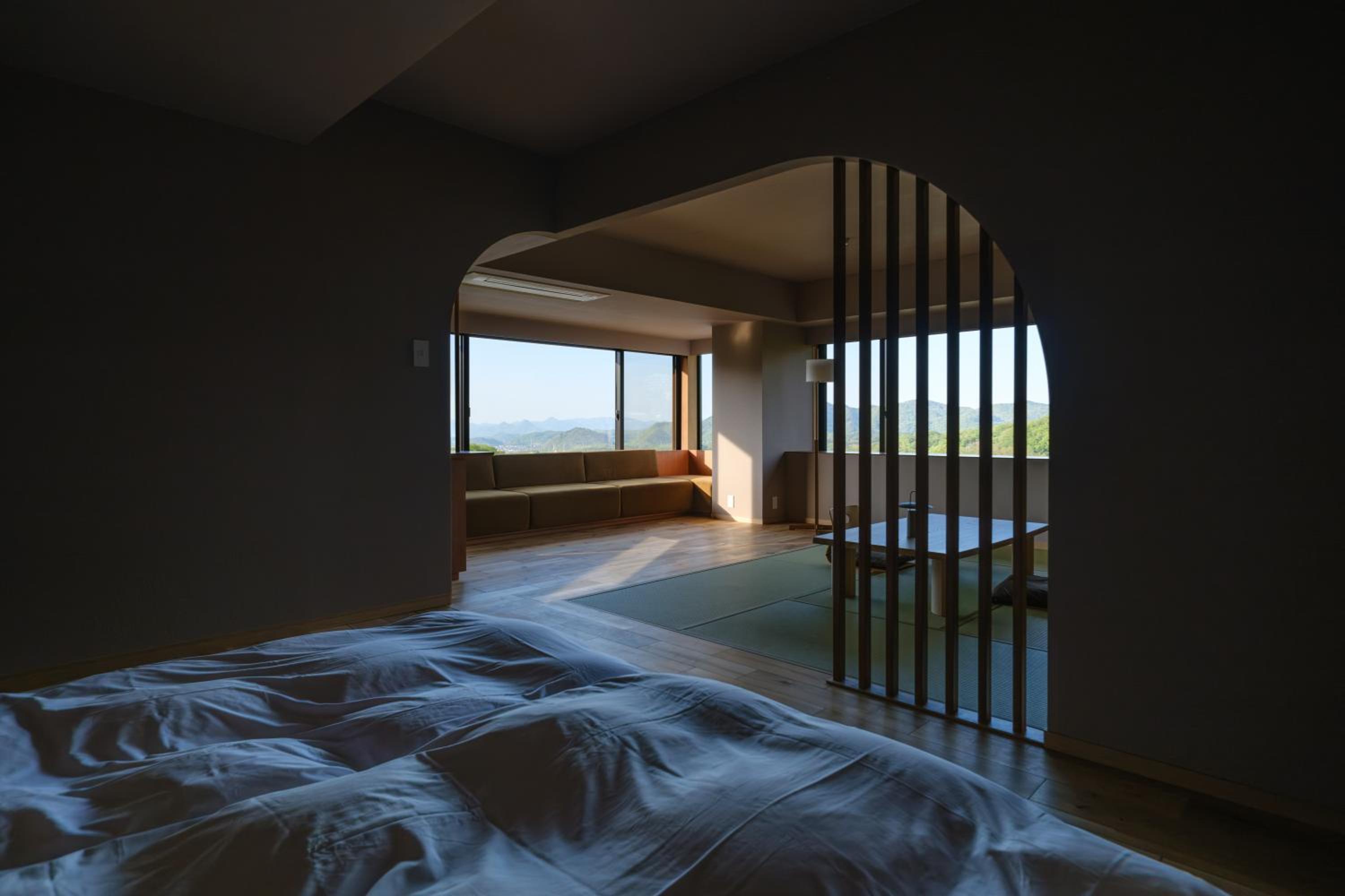 Deluxe Corner Western Room with Tatami, Shower and Mountain View, Non-Smoking - East Wing