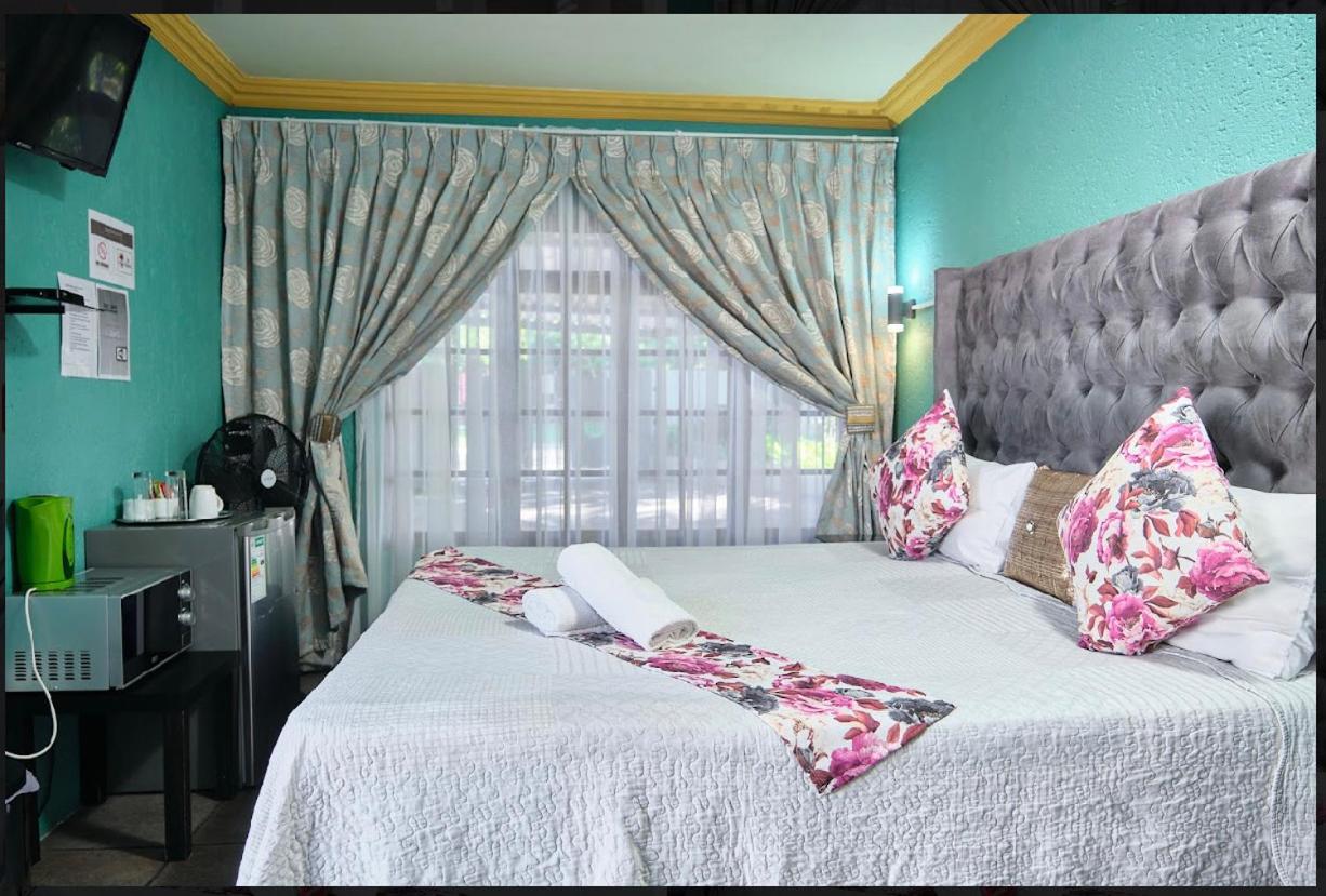 Deluxe Double or Twin Room - Photo 7