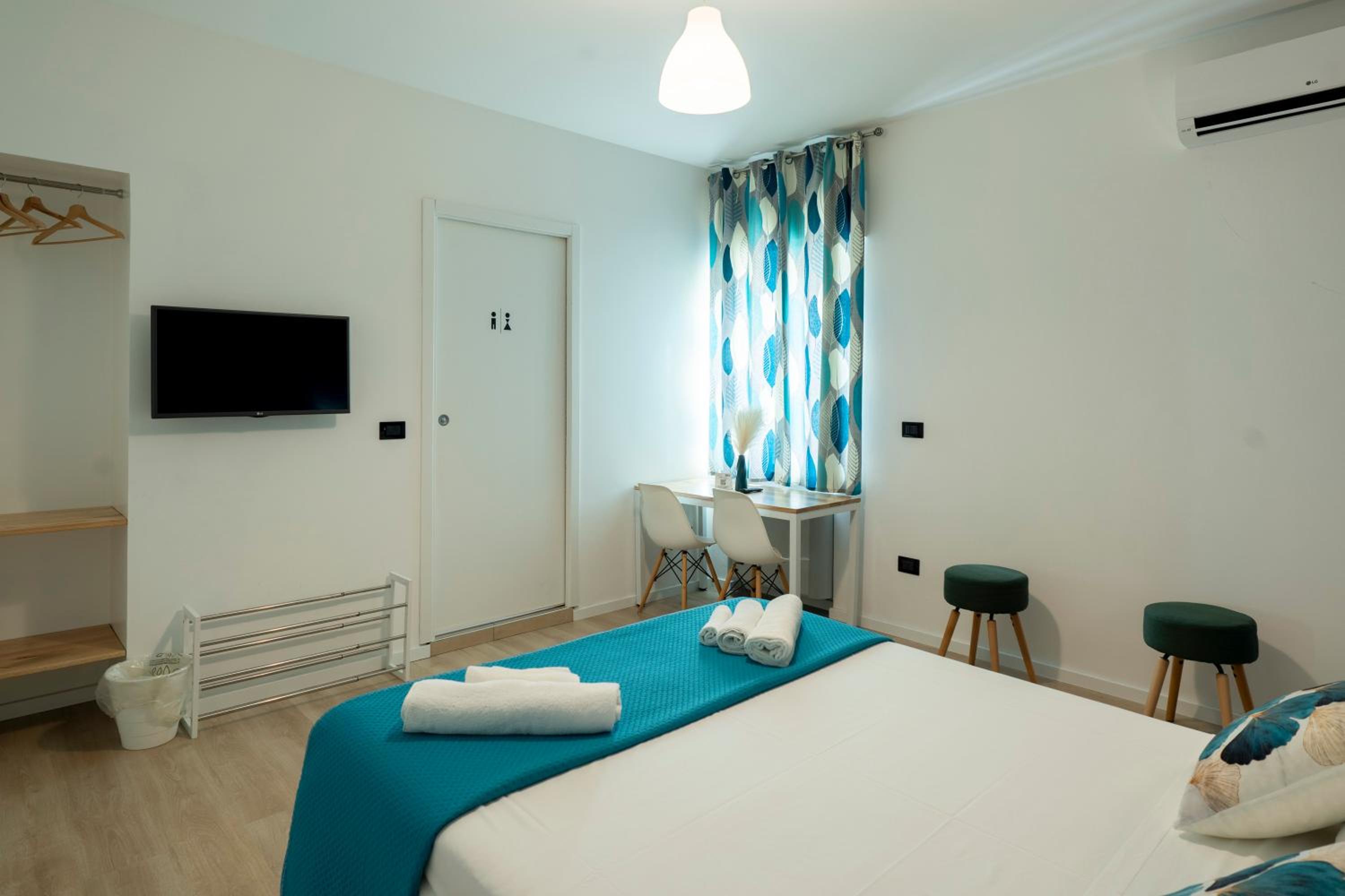 Deluxe Double Room - Photo 8