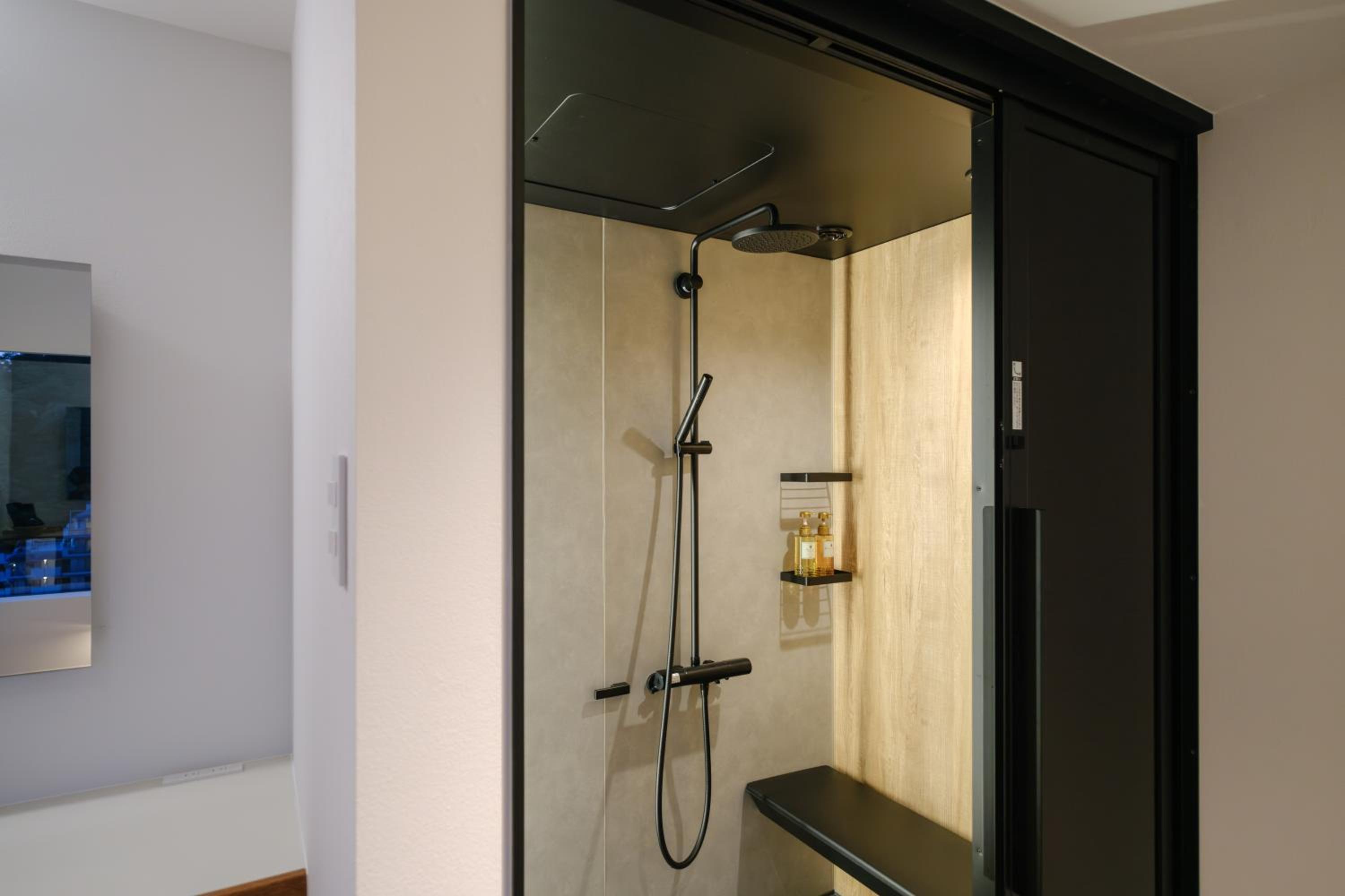Deluxe Corner Western Room with Tatami, Shower and Mountain View, Non-Smoking - East Wing