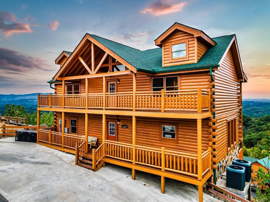 Seven-Bedroom House photo 2