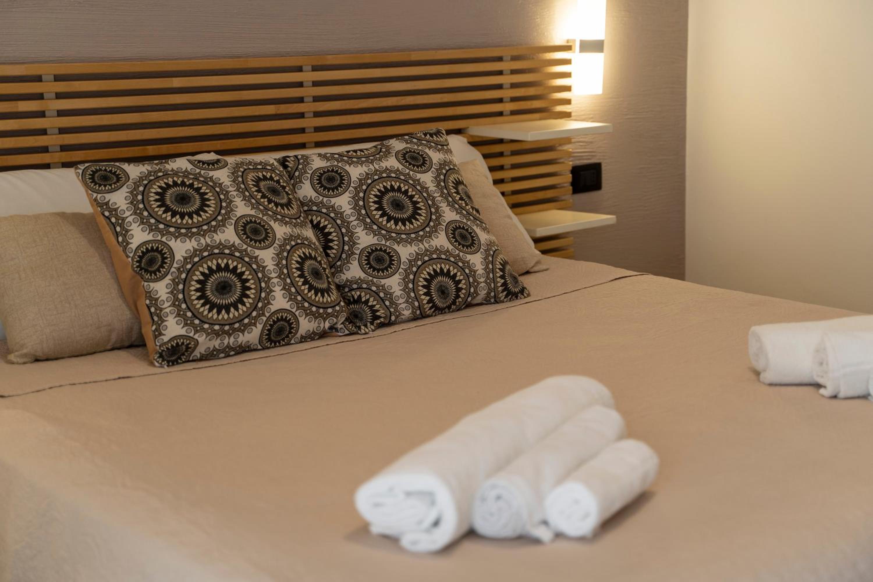 Standard Double Room - Photo 2