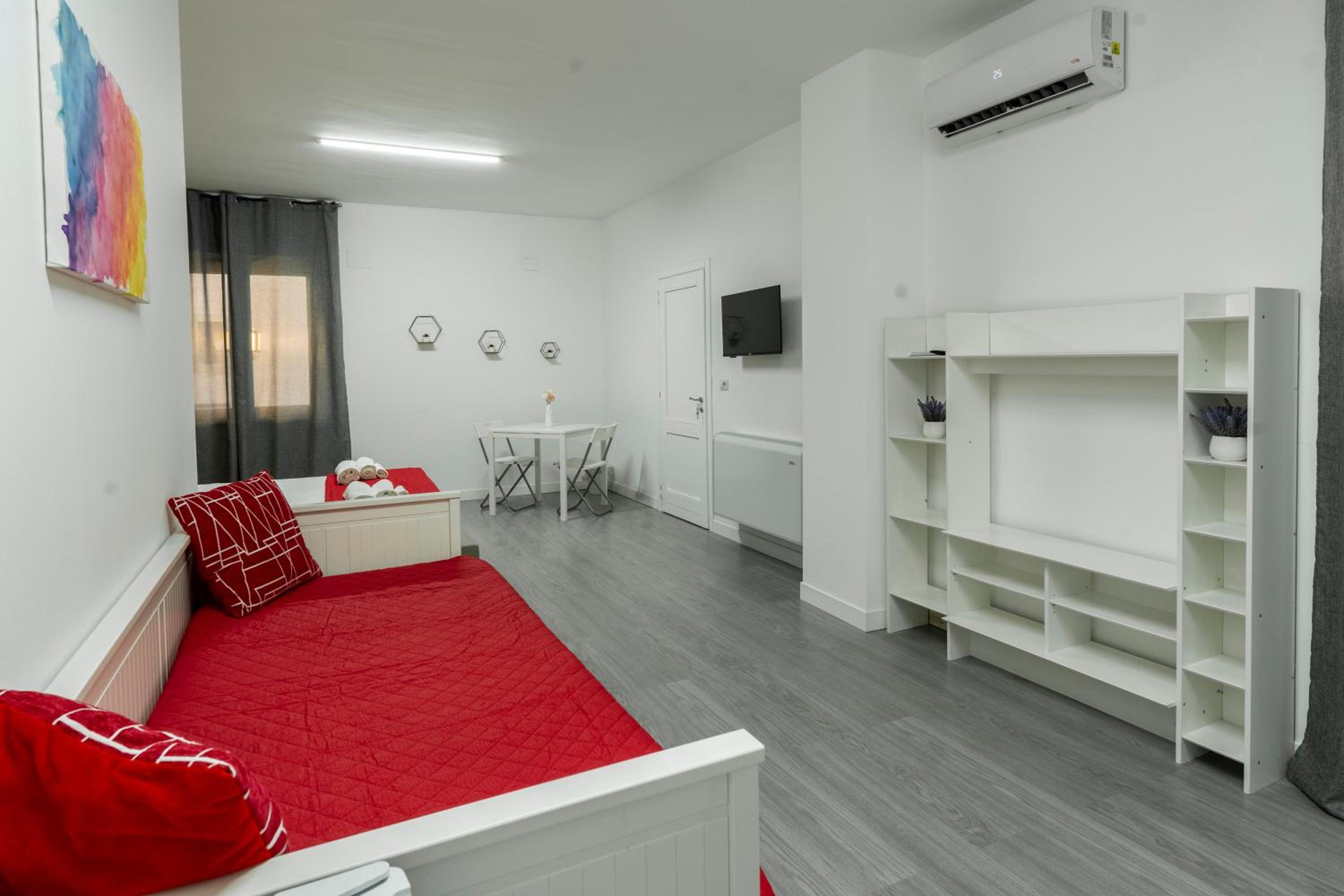 Junior Suite with Balcony - Photo 4