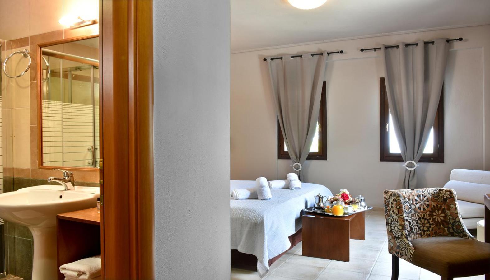 Superior Double Room with Balcony - Photo 1