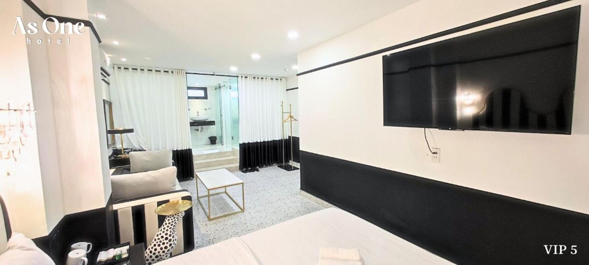 Queen Room photo 2