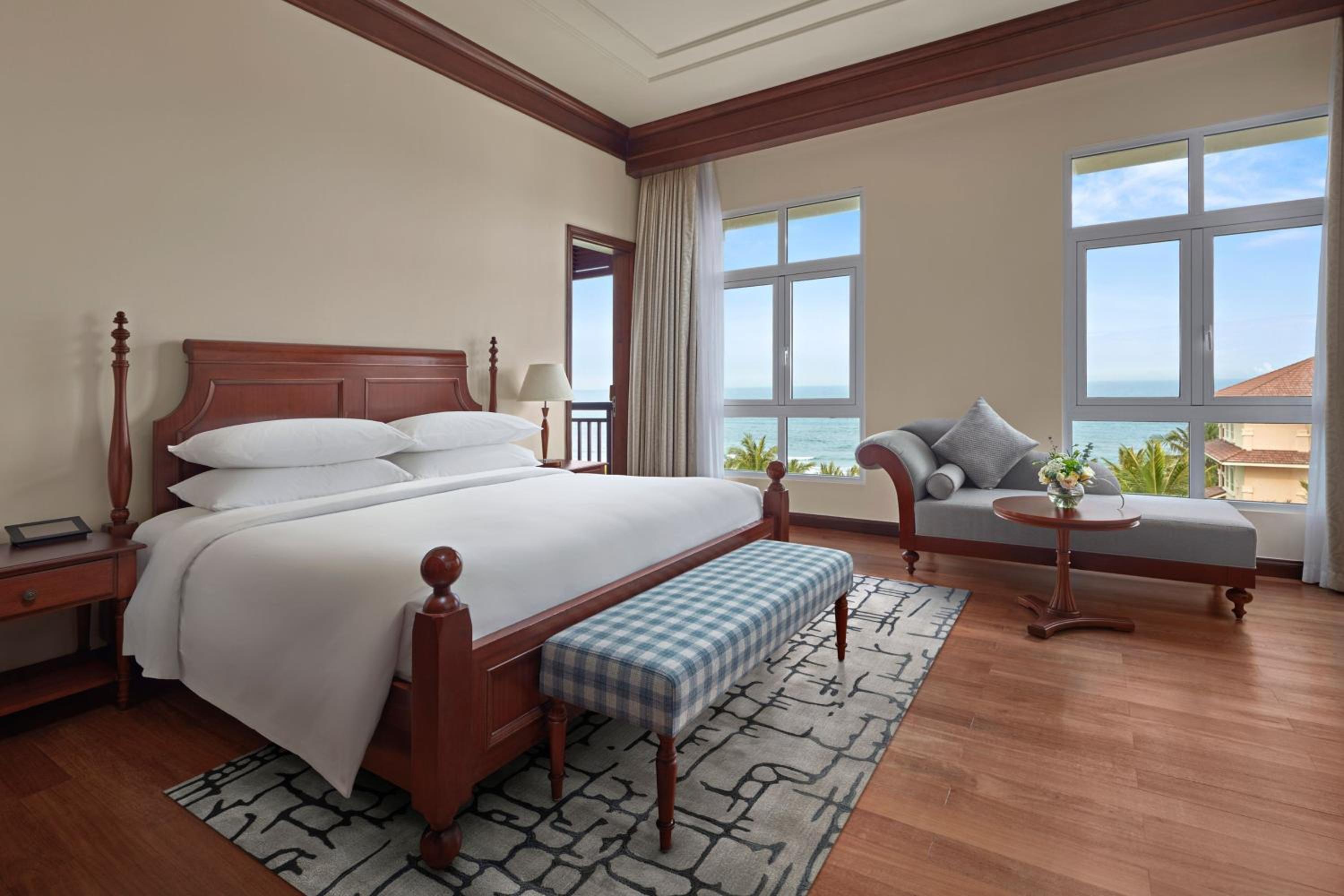 Deluxe King Room with Ocean View - Photo 1