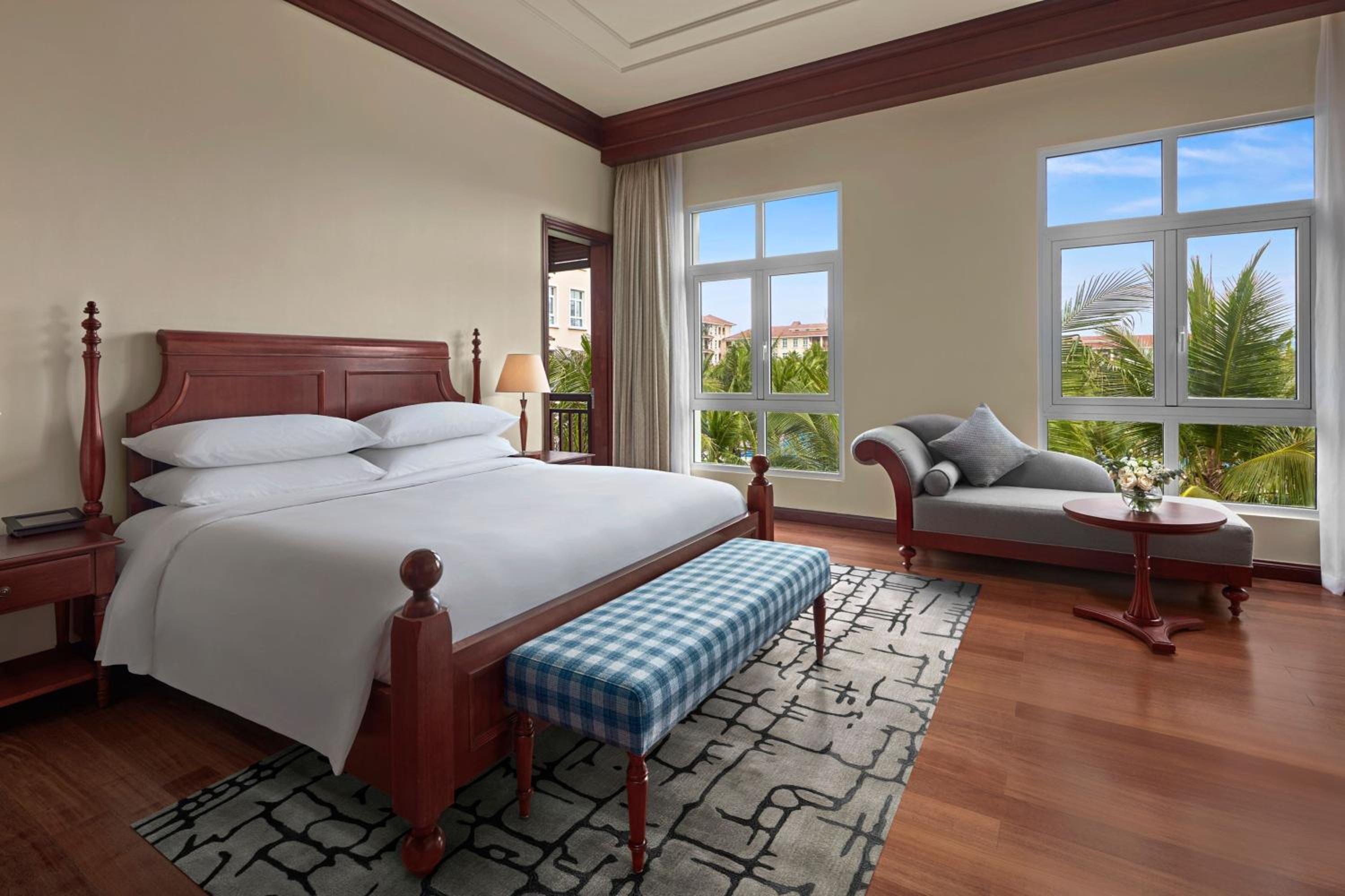 Deluxe King Room with Garden View - Photo 1