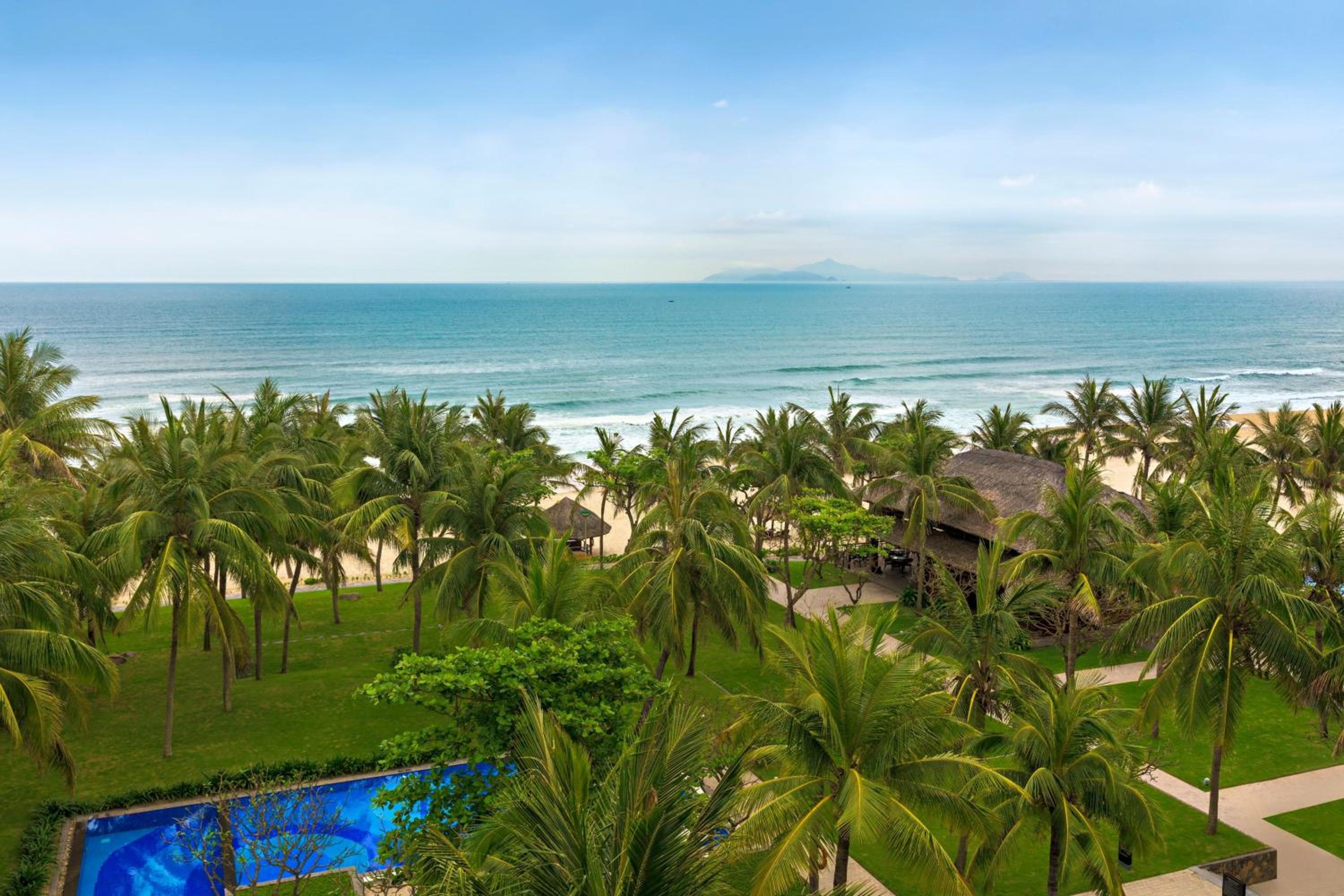 Deluxe King Room with Ocean View - Photo 5