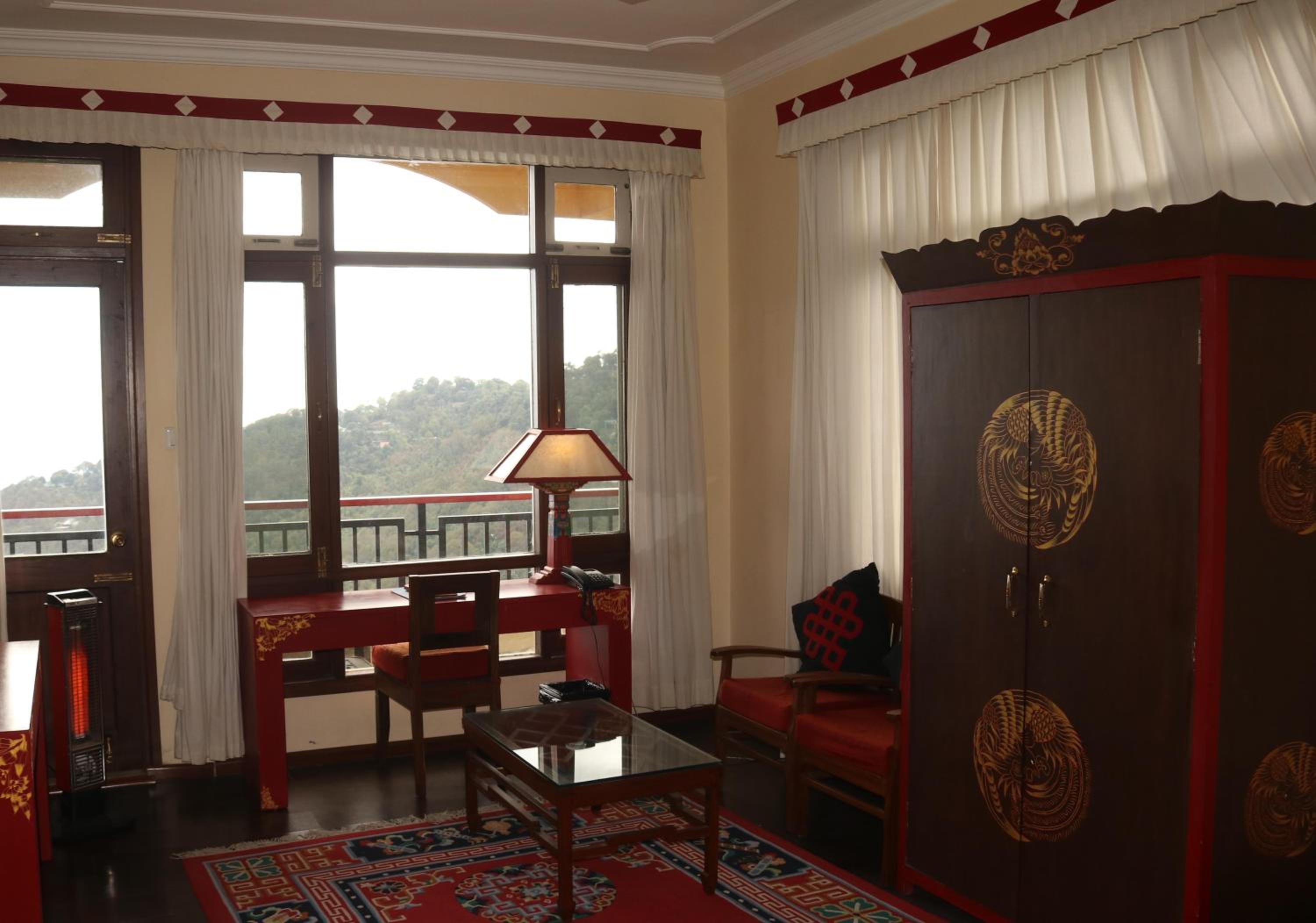 Double Room with Balcony - Photo 11