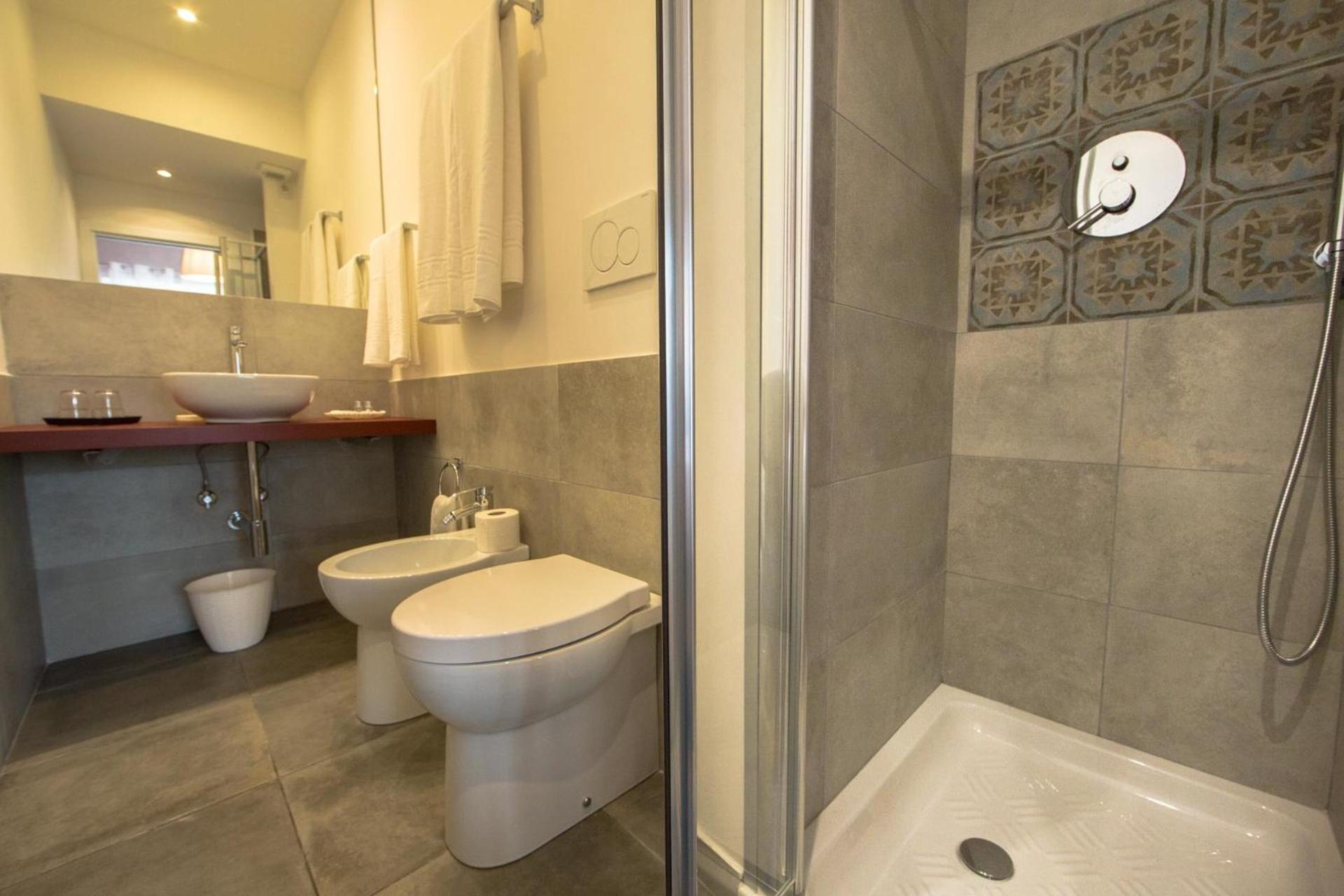 Double or Twin Room with Private Bathroom photo 2