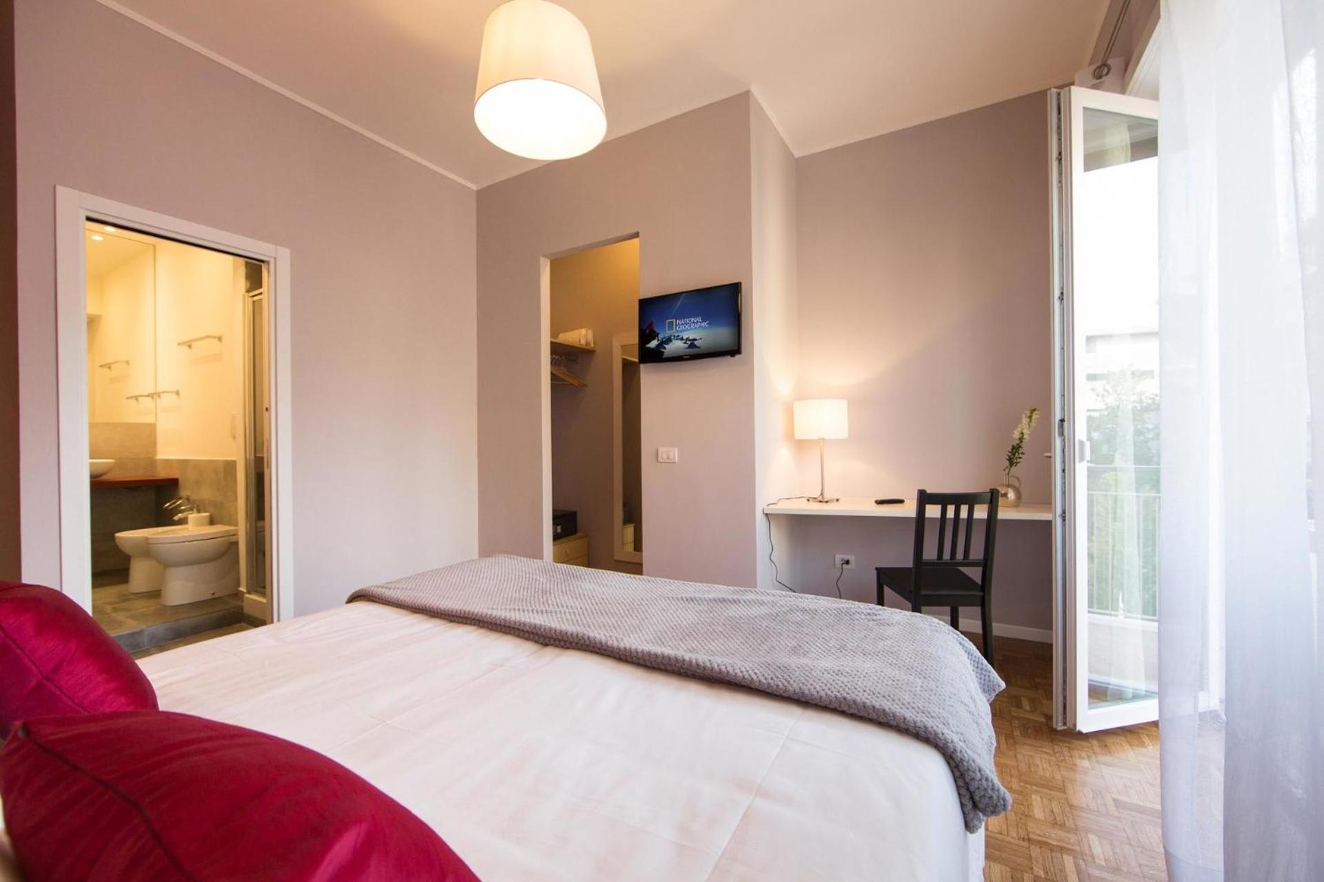 Double or Twin Room with Private Bathroom photo 3