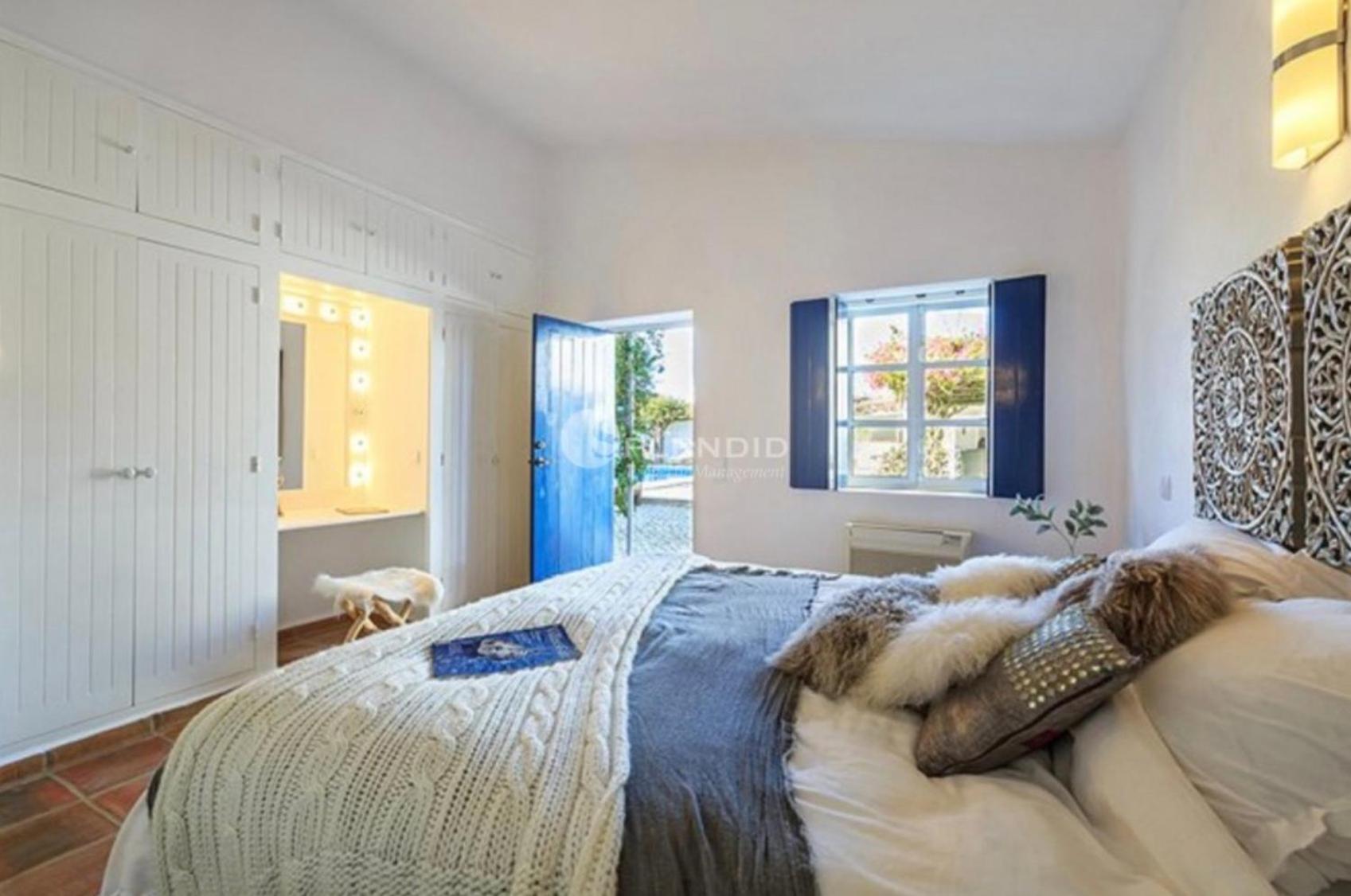 Three-Bedroom House photo 2