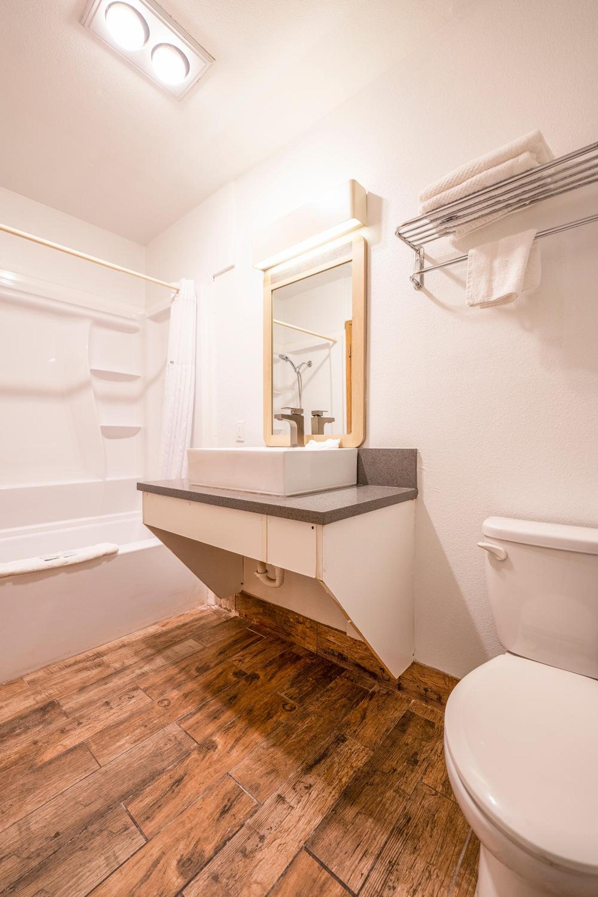Budget Inn Gladstone By OYO - Portland Clackamas, Photo 8