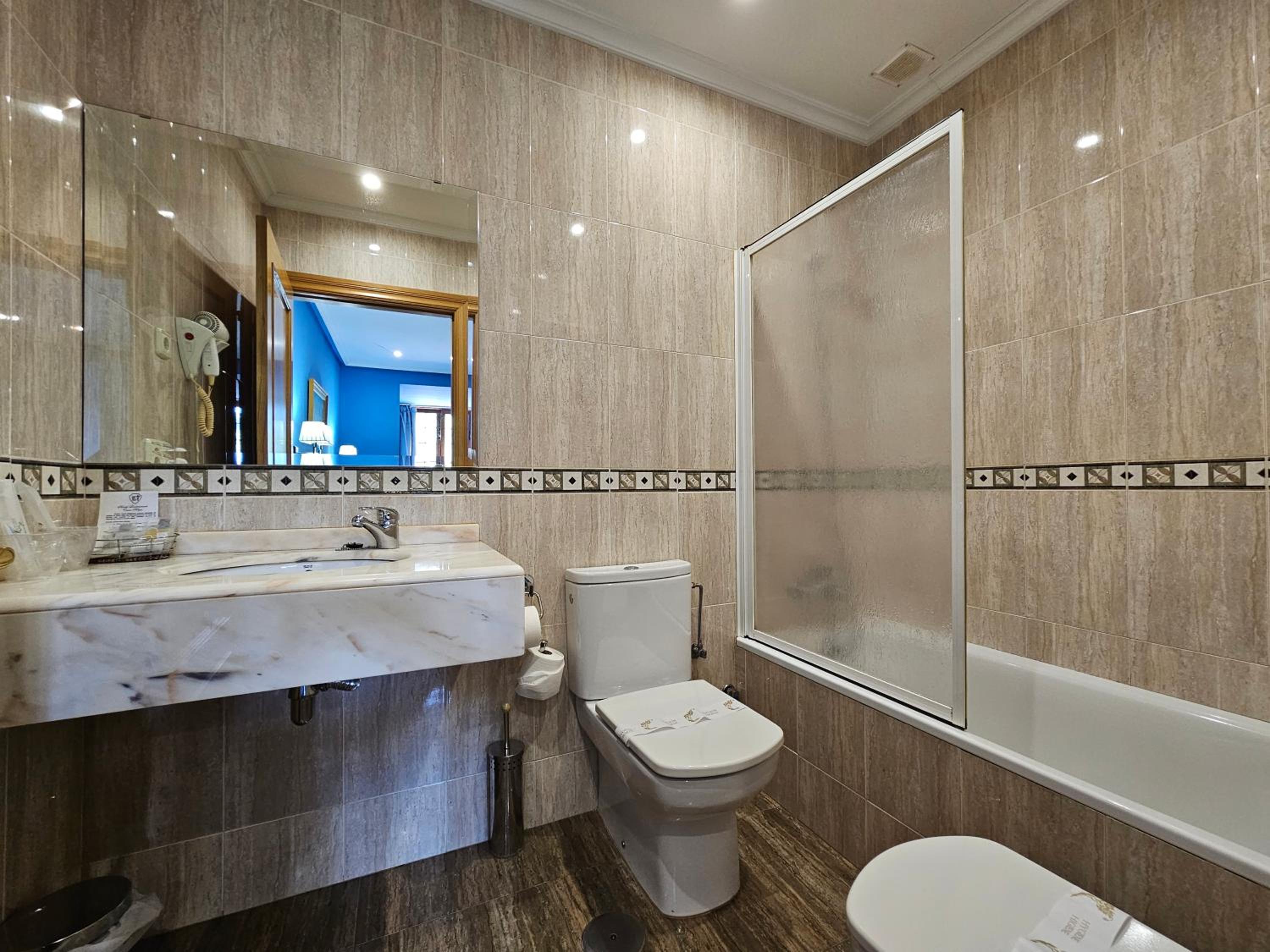 Double Room - Photo 14