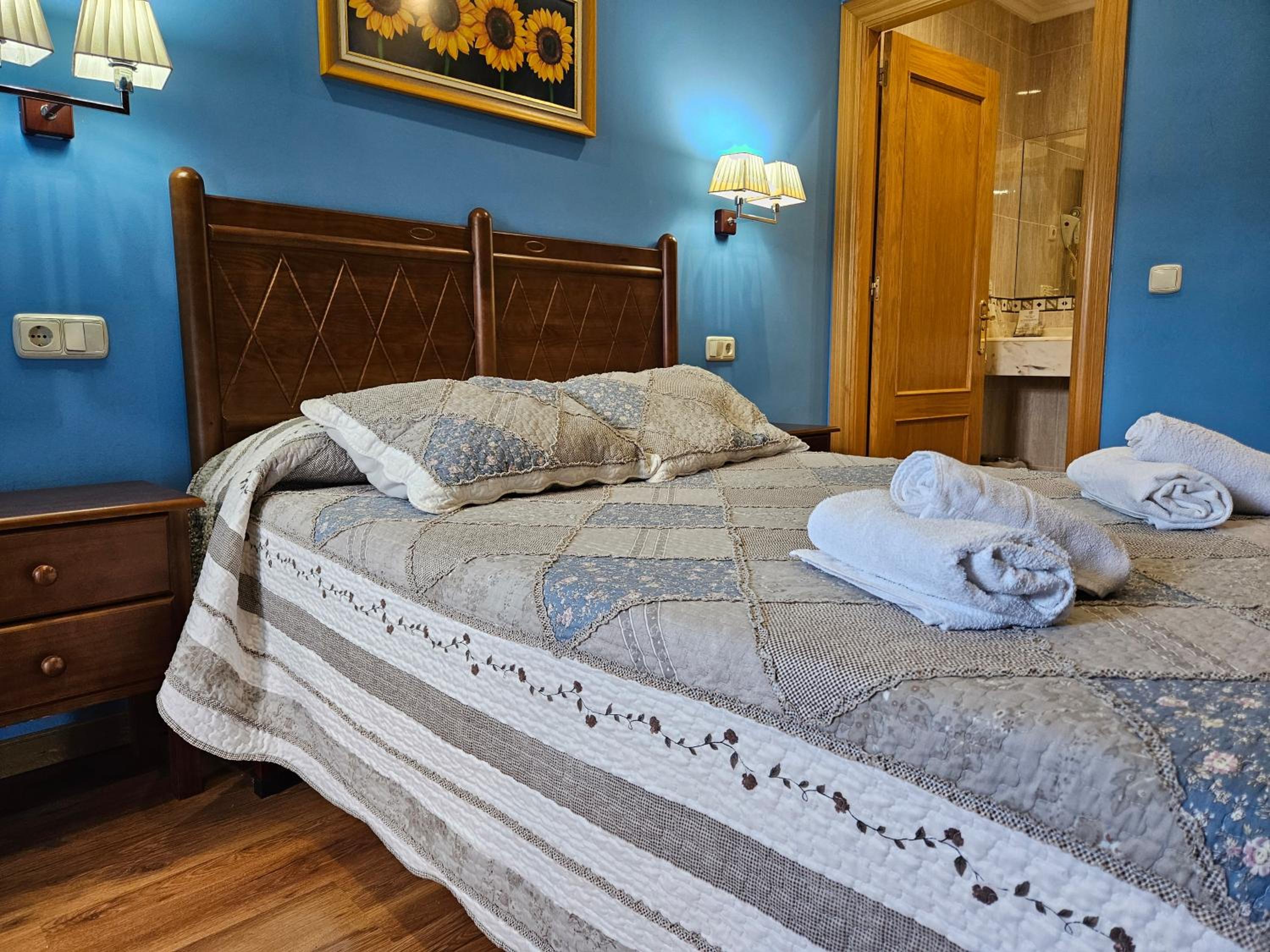 Double Room - Photo 12