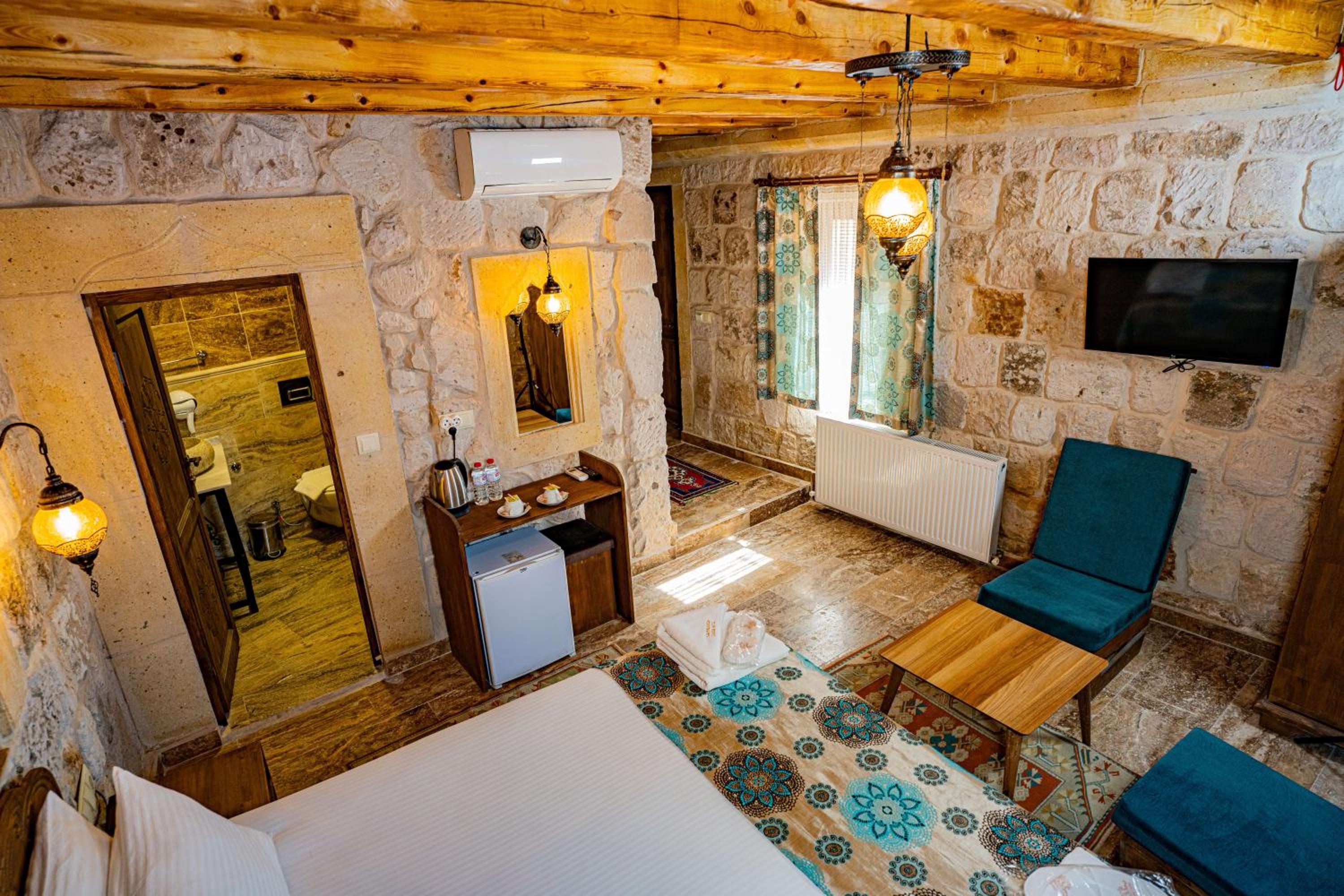 Deluxe Room - Photo 5
