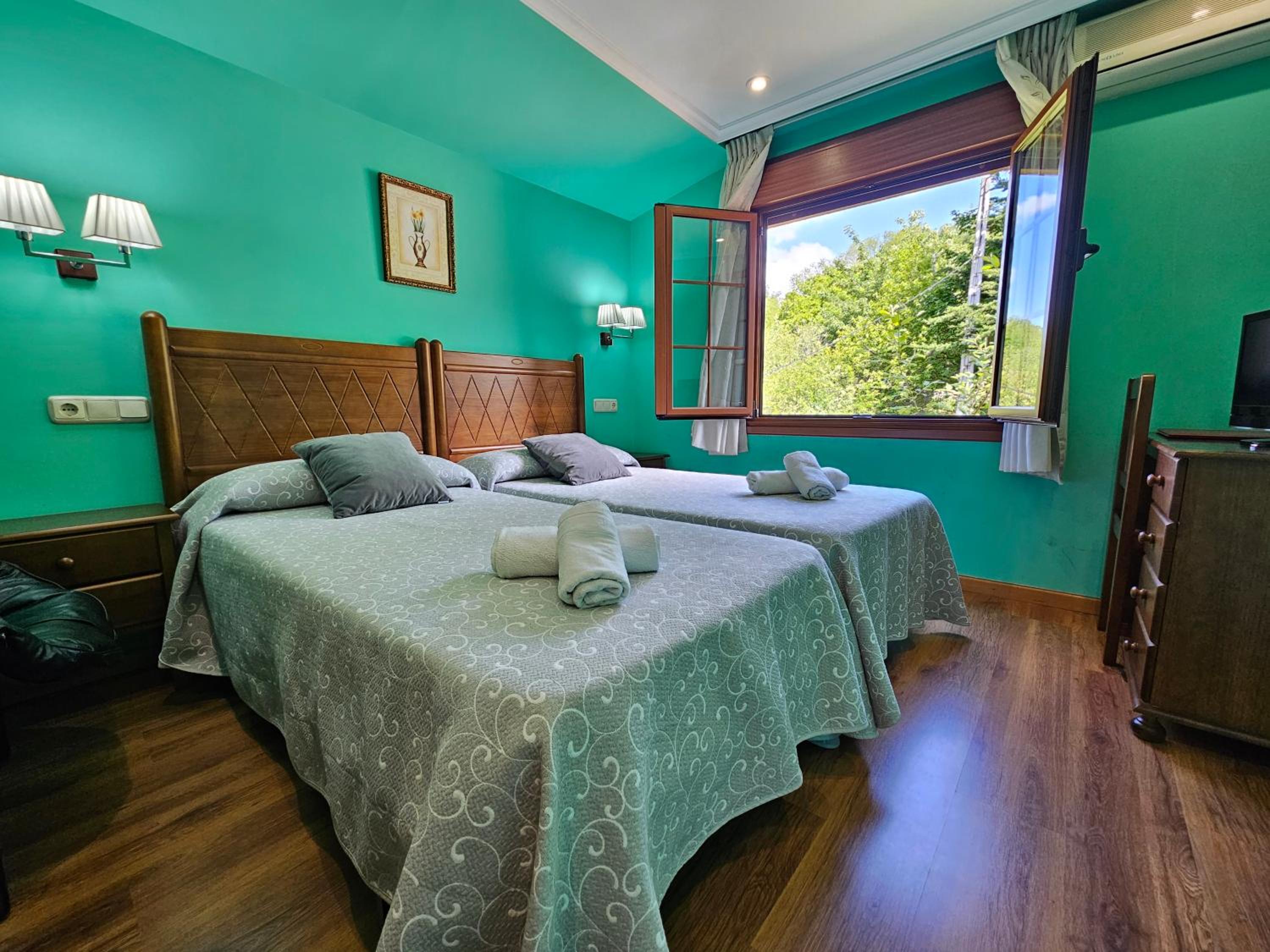 Twin Room - Photo 3