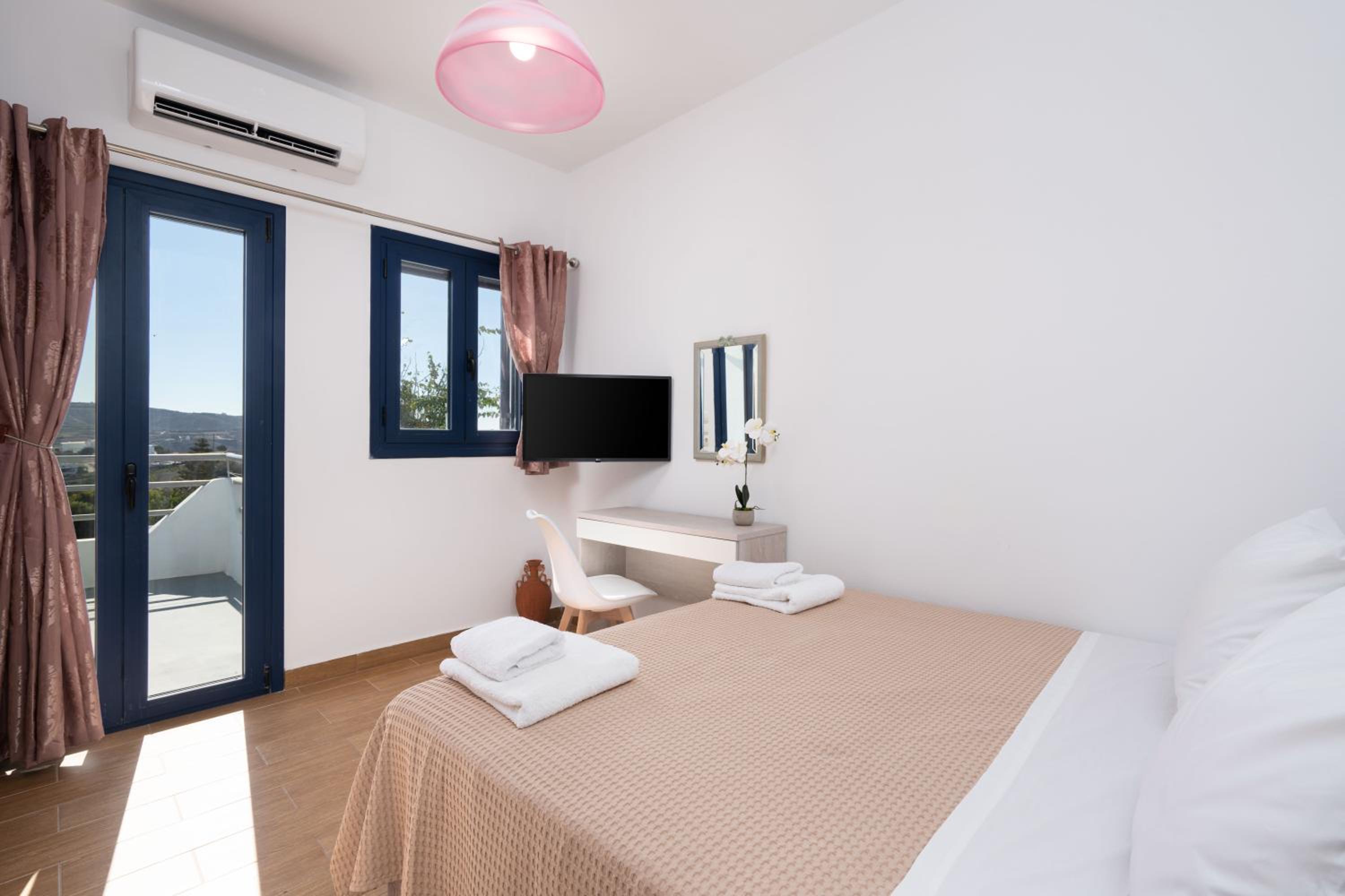 Three-Bedroom Apartment with Sea View photo 2