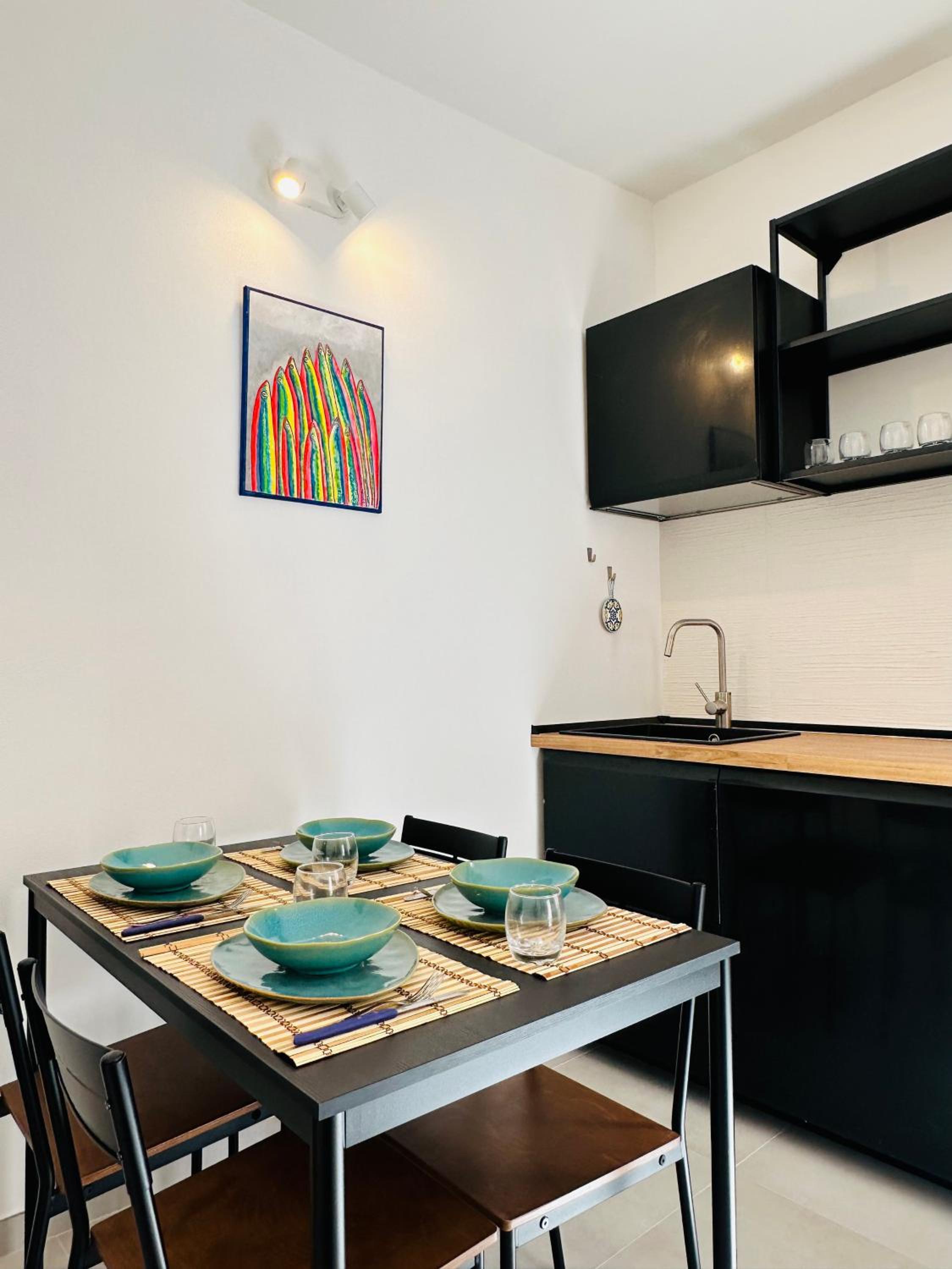 One-Bedroom Apartment photo 2