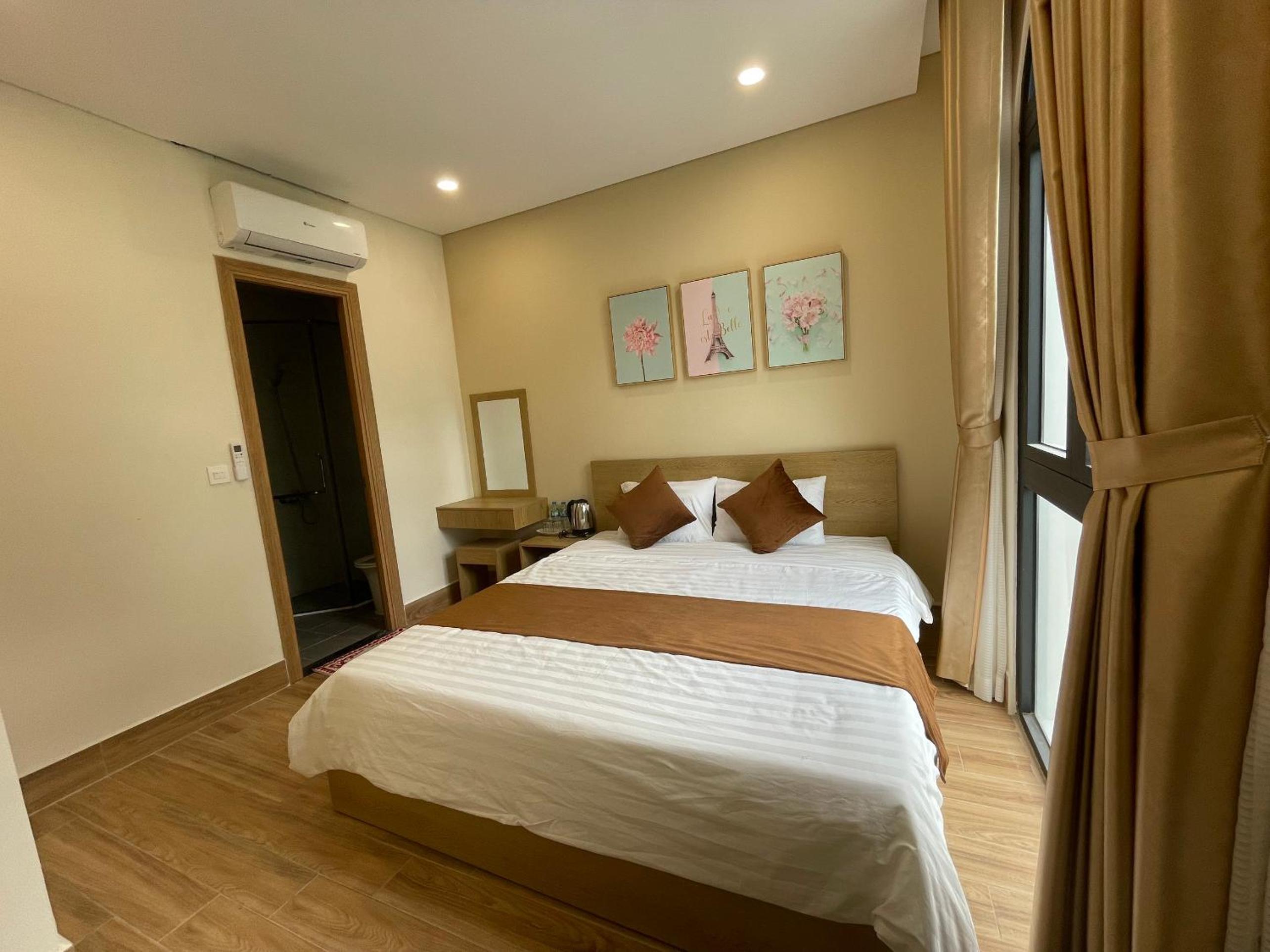 Deluxe Double Room (2 Adults + 1 Child)