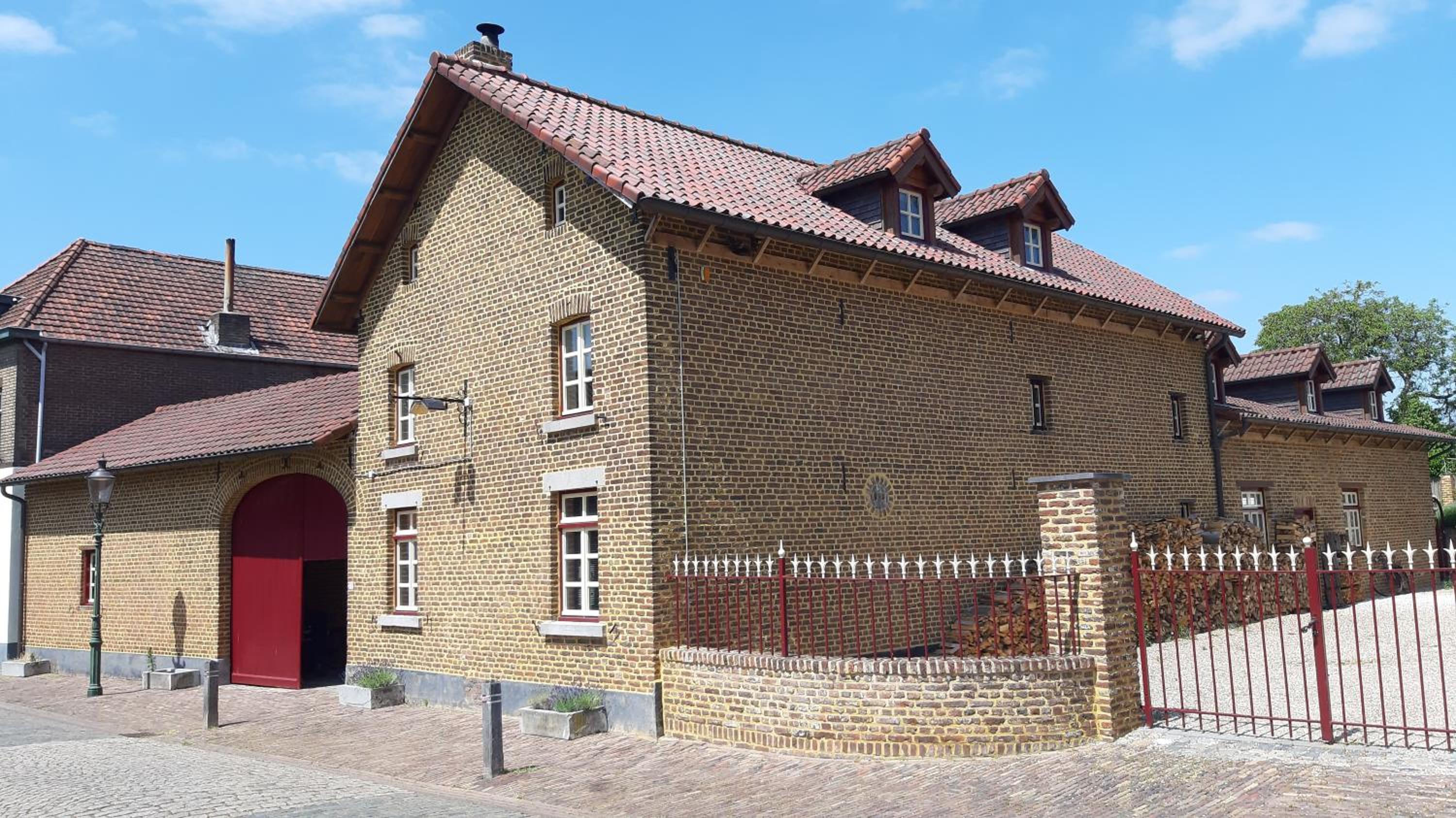 Four-Bedroom House photo 2