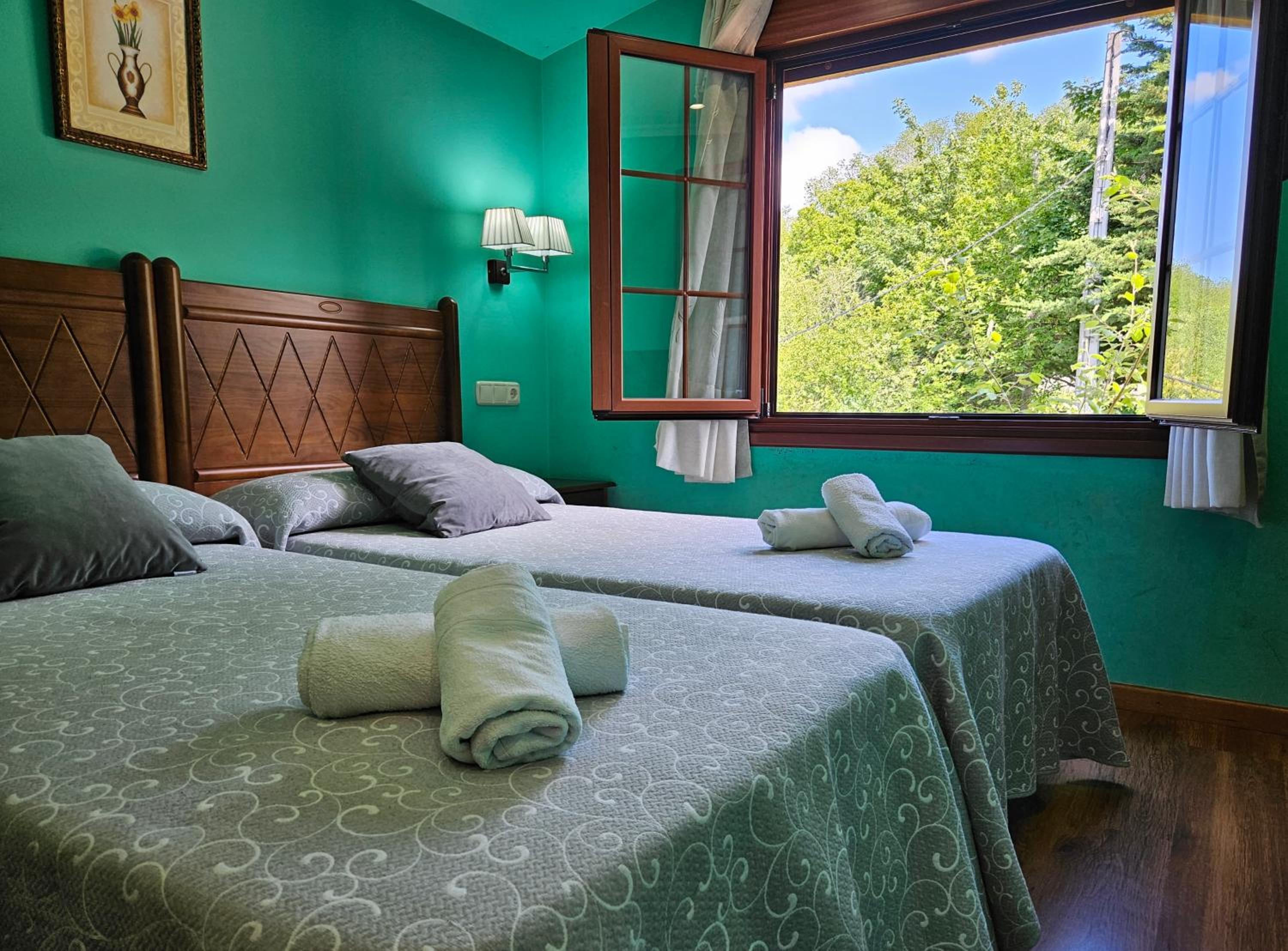 Quadruple Room - Photo 11