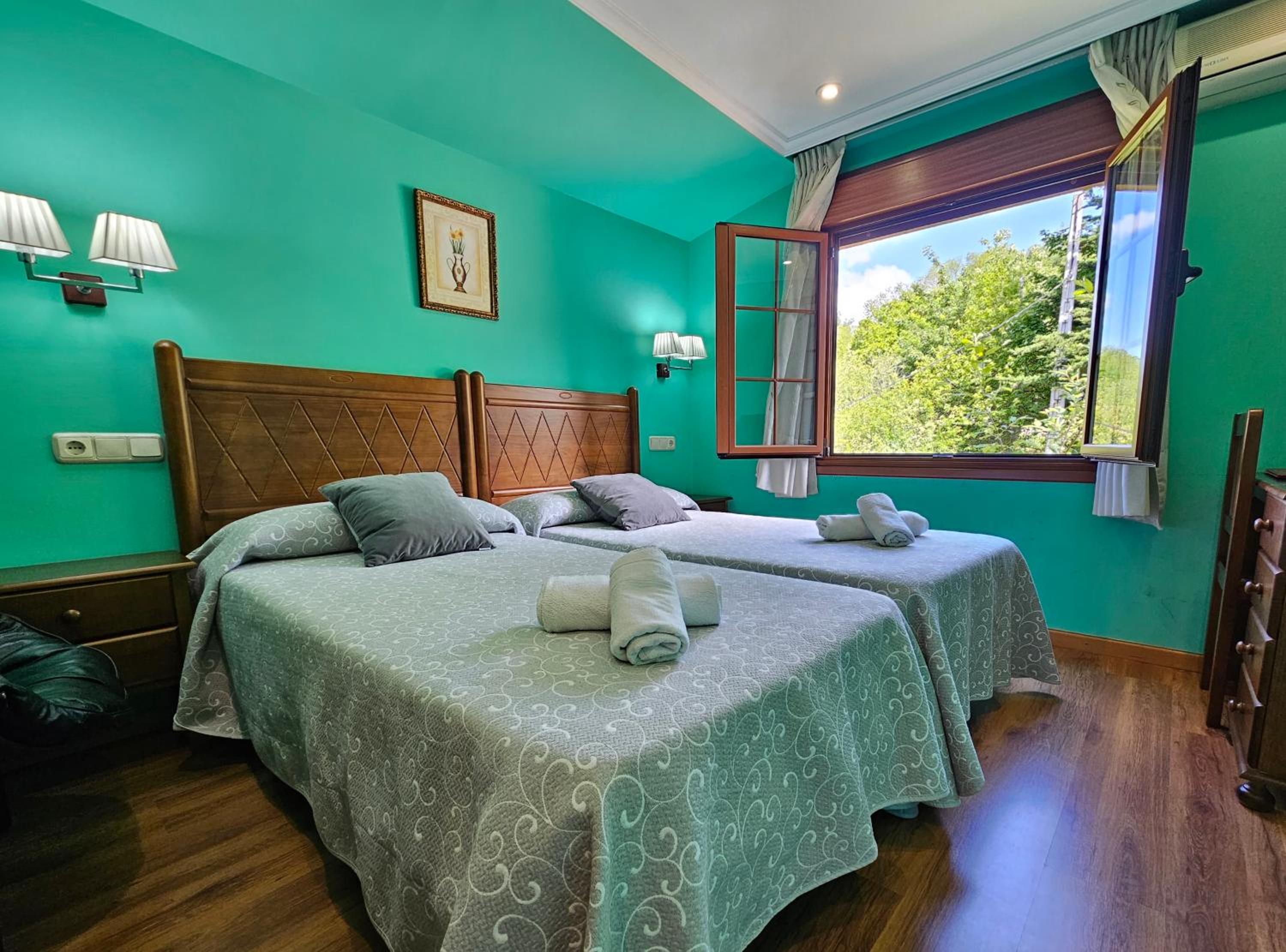 Quadruple Room - Photo 12