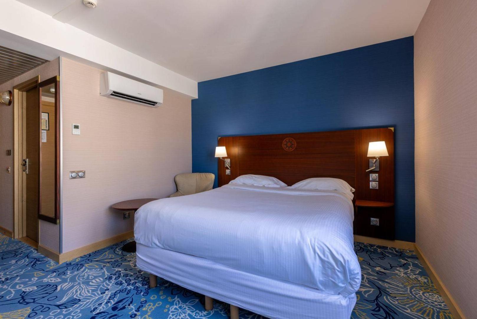 Discover Double Room with Pool View photo 3