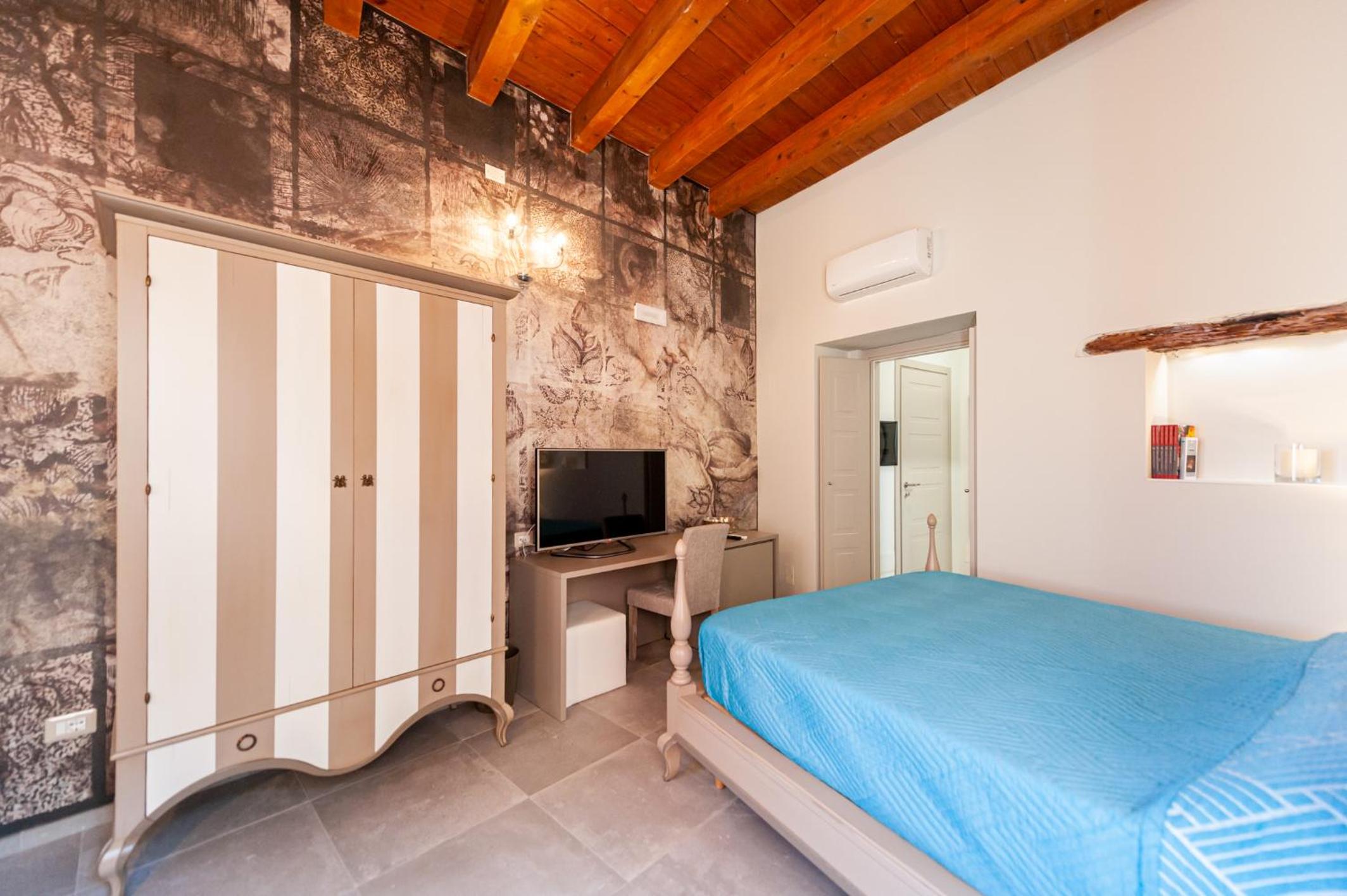 Double Room with Private Bathroom - Photo 4