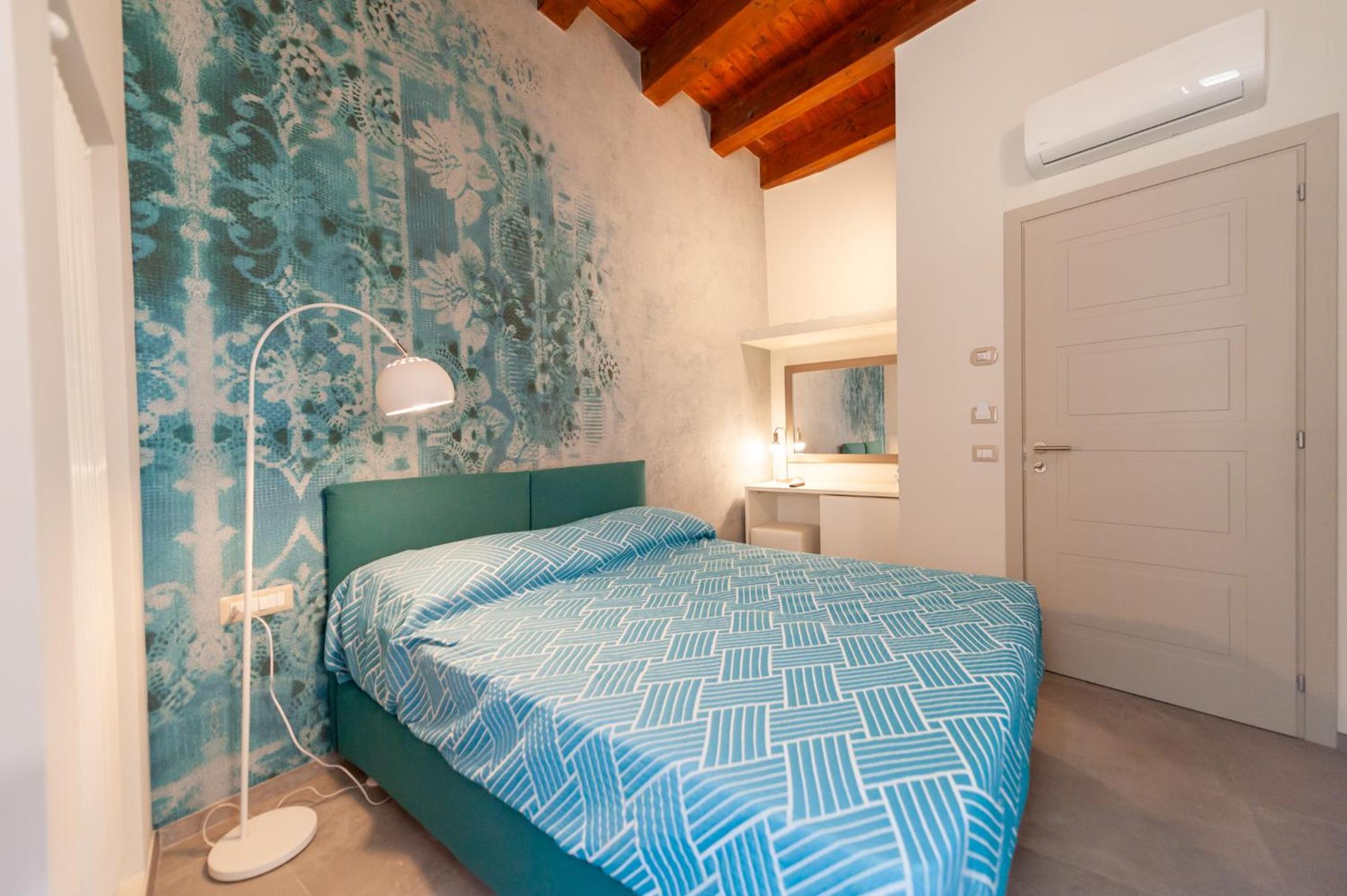 Twin Room with Private Bathroom - Photo 2