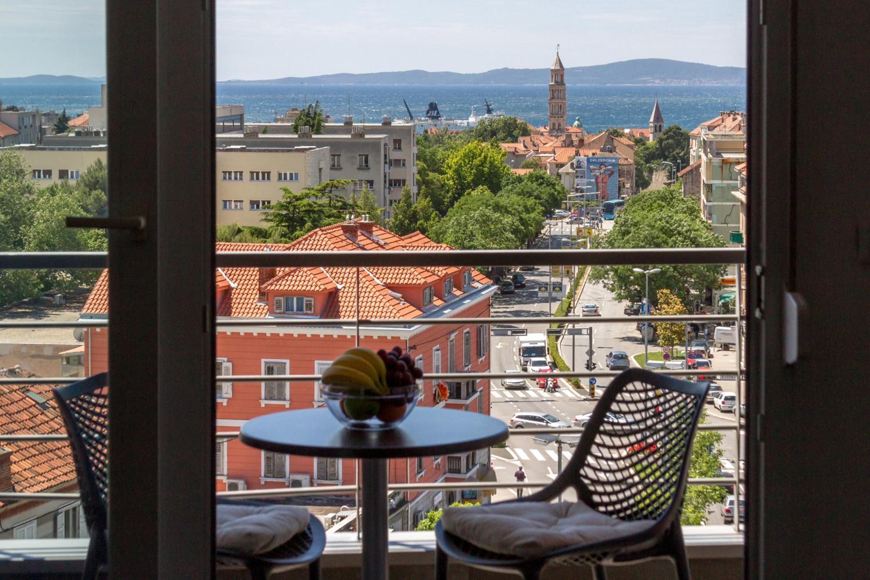 Apartment with Sea View - Photo 2