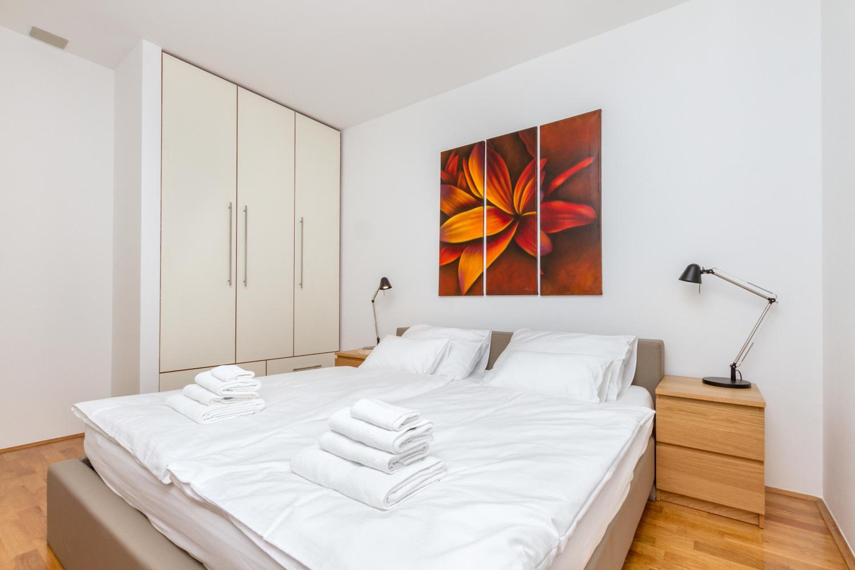 Apartment with Sea View - Photo 4