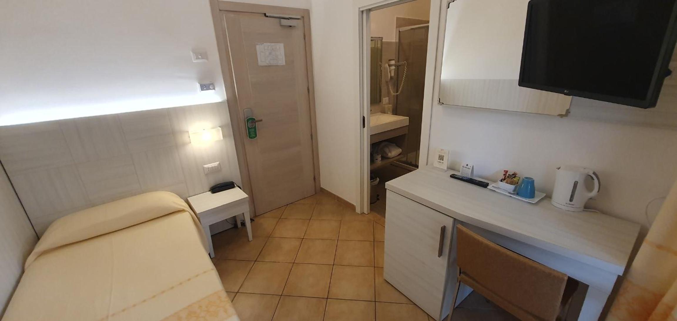 Small Single Room photo 3