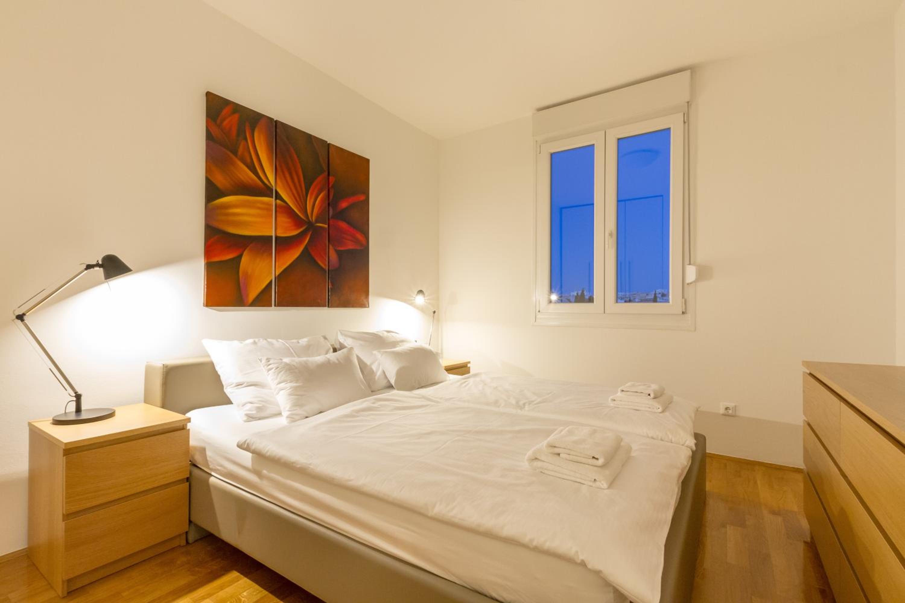Apartment with Sea View - Photo 9