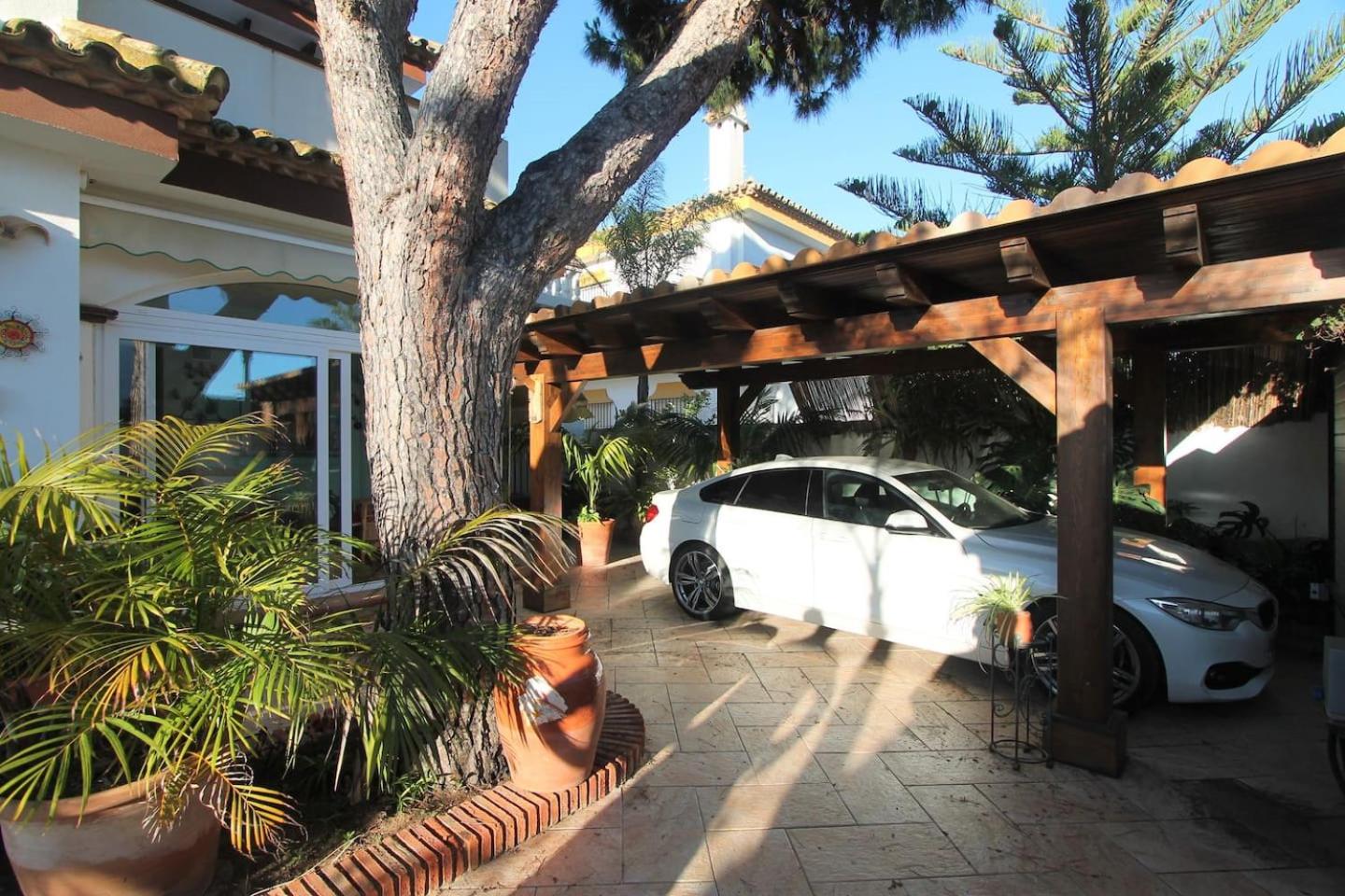 Villa photo 3