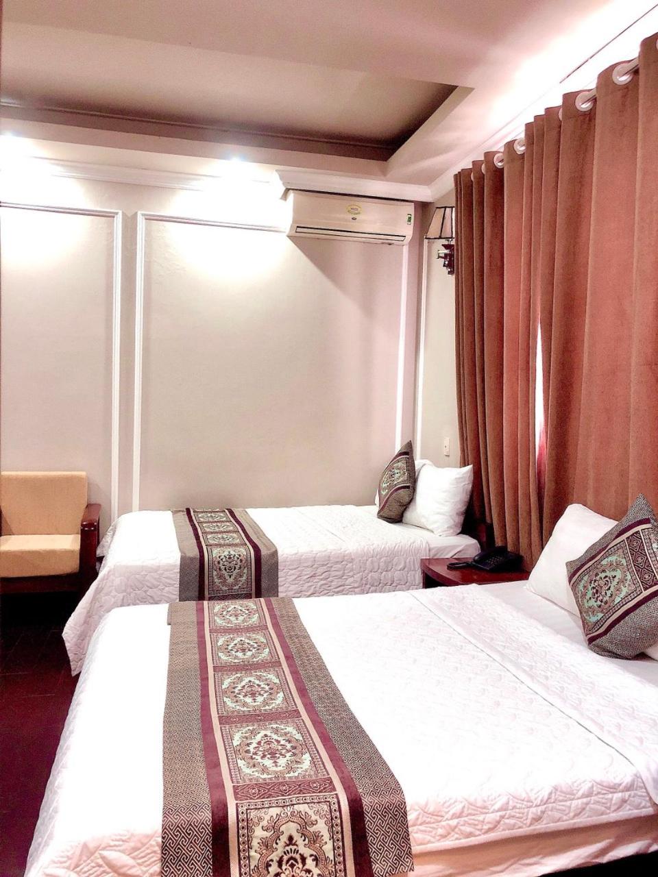 Deluxe Queen Room with Two Queen Beds photo 3