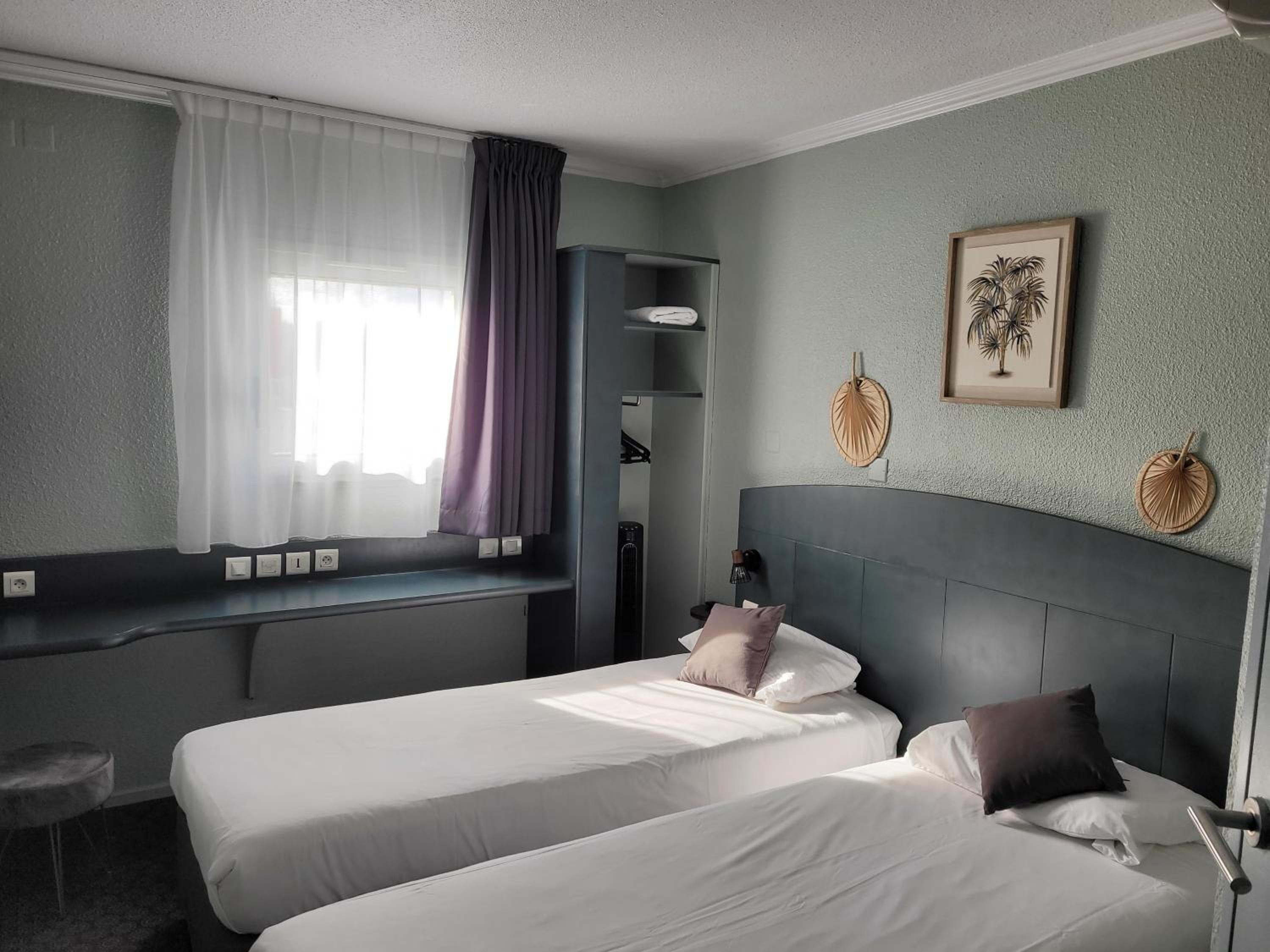 Twin Room - Photo 2